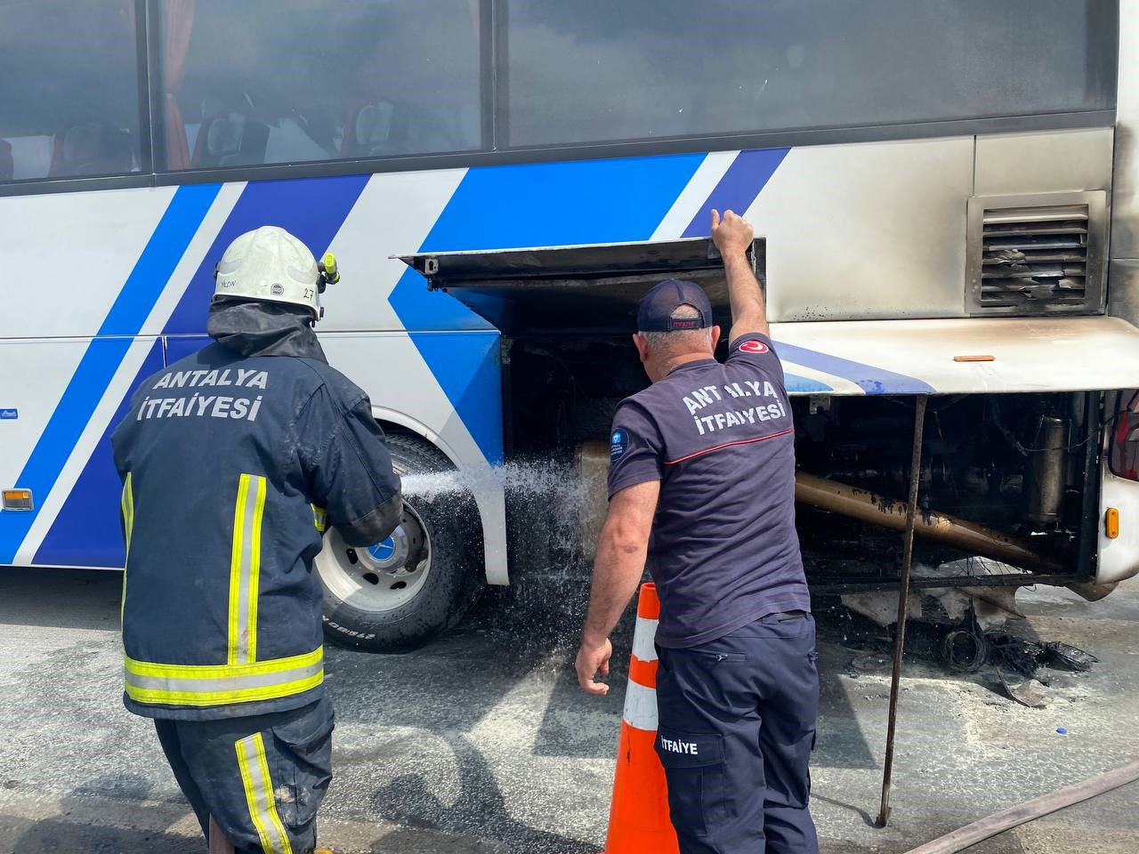 yedek-surucunun-dikkati-otobus-yanginini-onledi