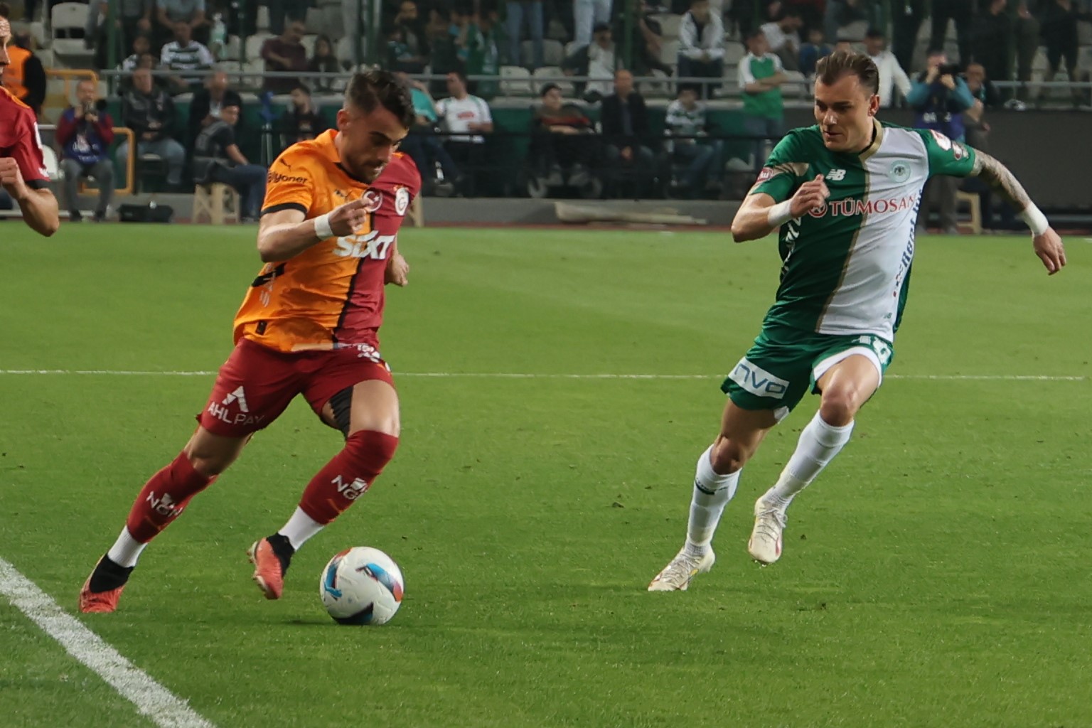 yunus-akgun-galatasaray-ile-100-macina-cikti