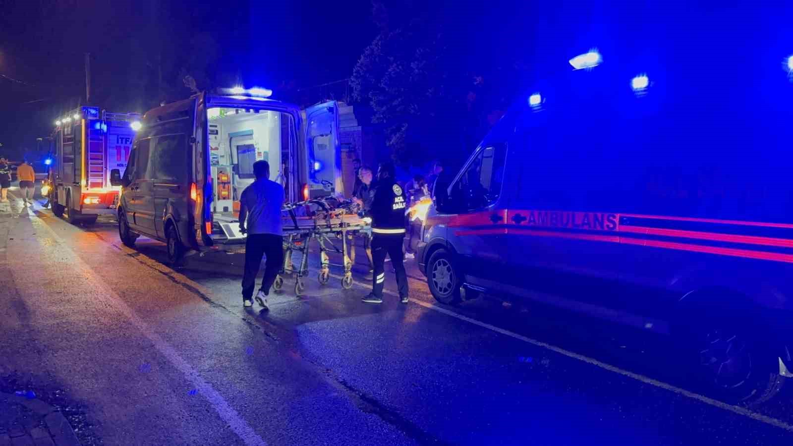 2-otomobil-kafa-kafaya-carpisti-6-yarali