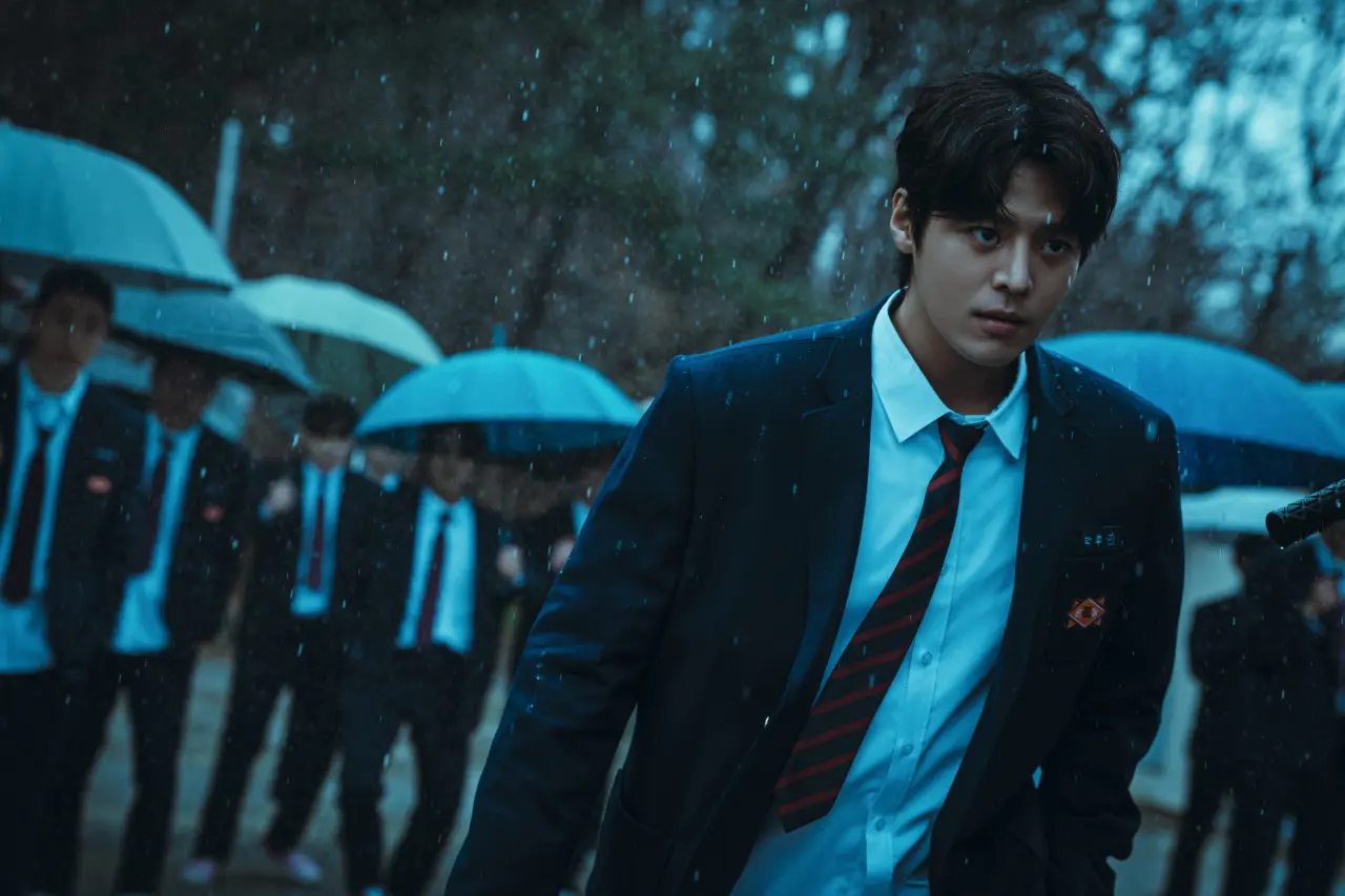 Ryeo Un as Park Humin in Weak Hero Class 2