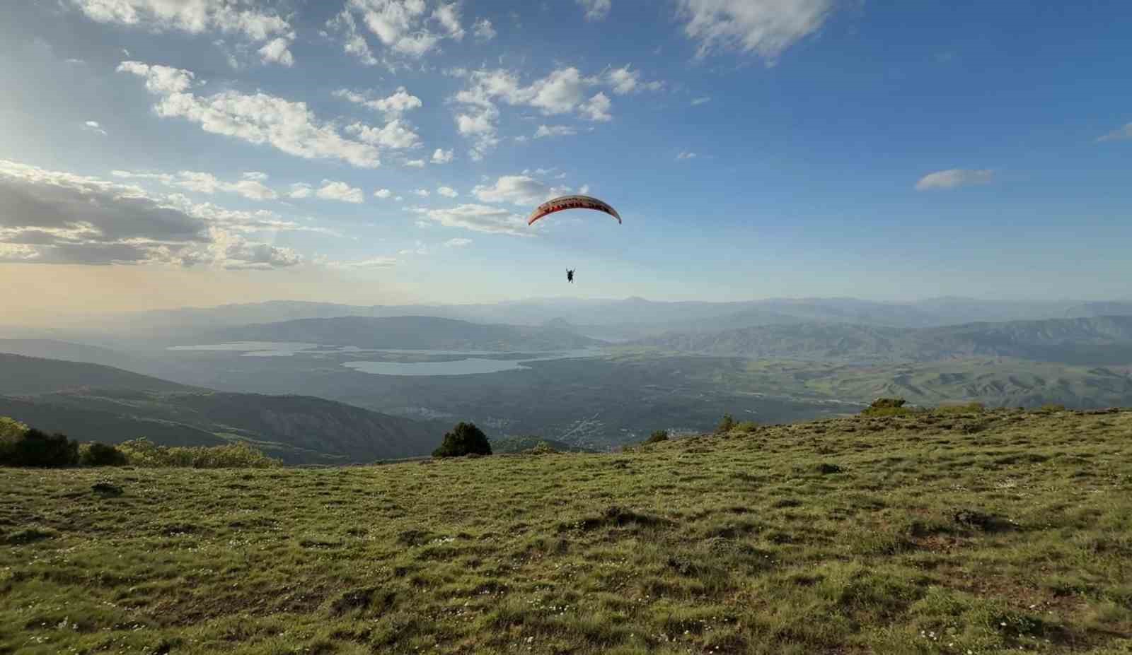 akincilarda-yamac-parasutu-ucuslari-basladi