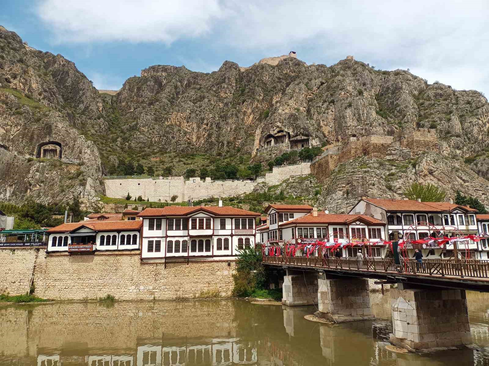 amasyada-44-ve-42-buyuklugunde-iki-deprem