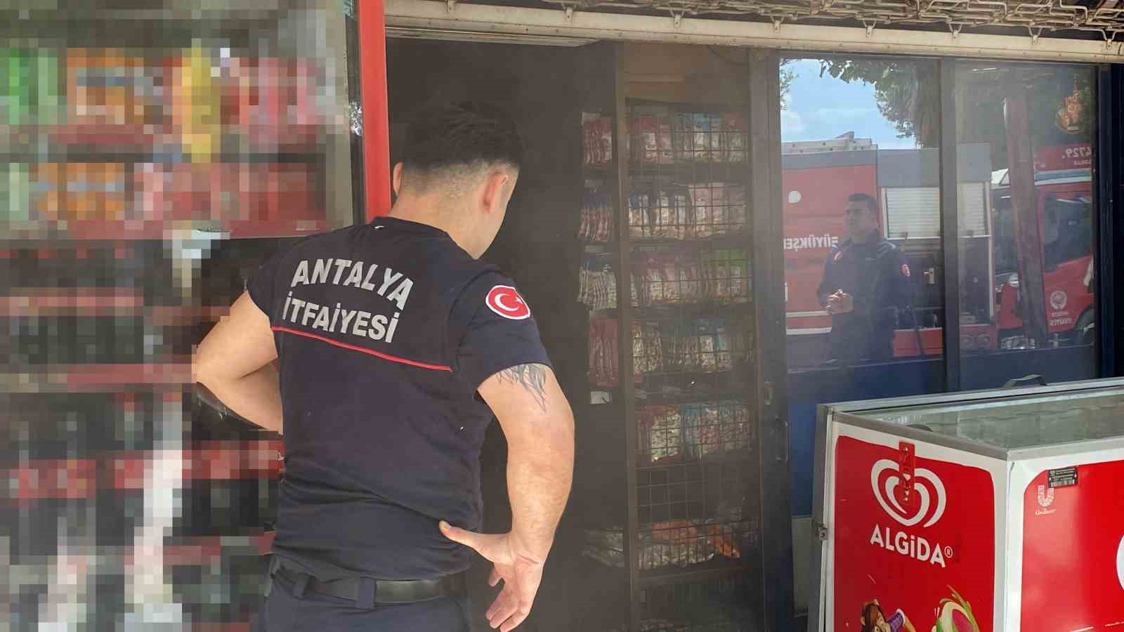 antalyada-markette-yangin-korkusu