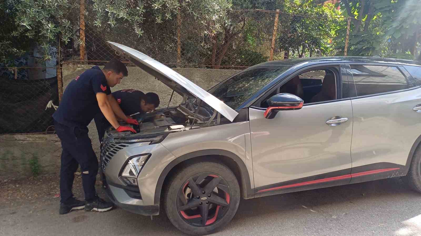 aracin-motoruna-sikisan-yavru-kedi-kurtarildi