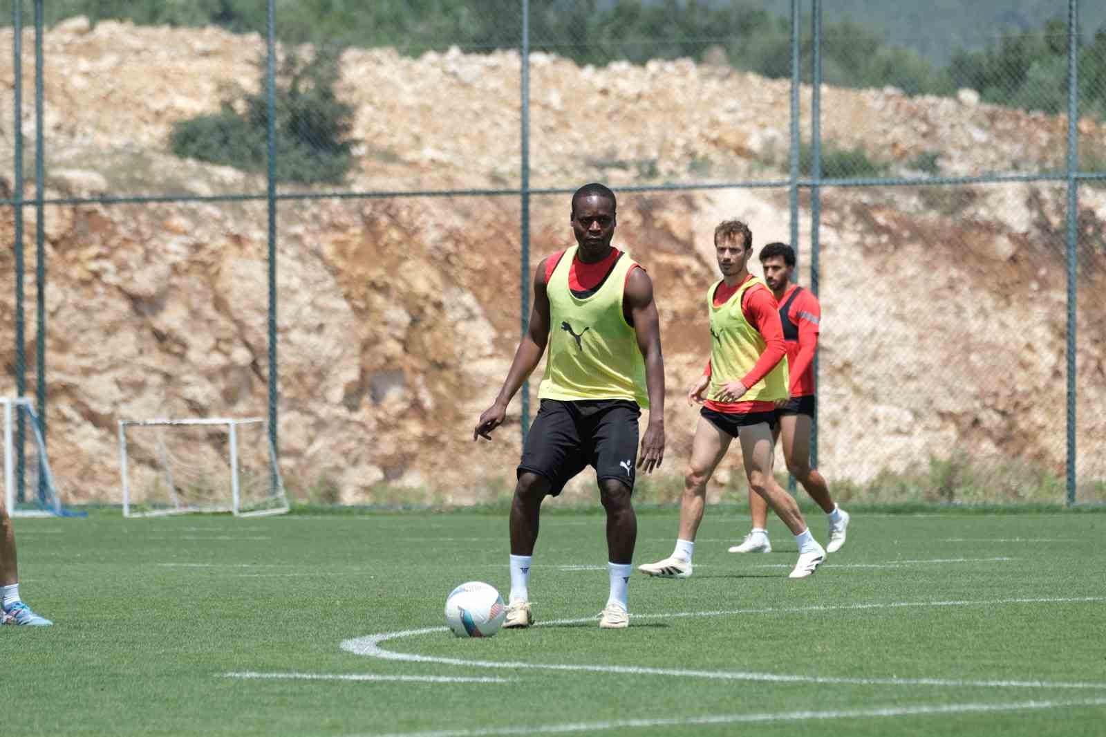 atakas-hatayspor-basaksehir-macinin-hazirliklarina-devam-etti
