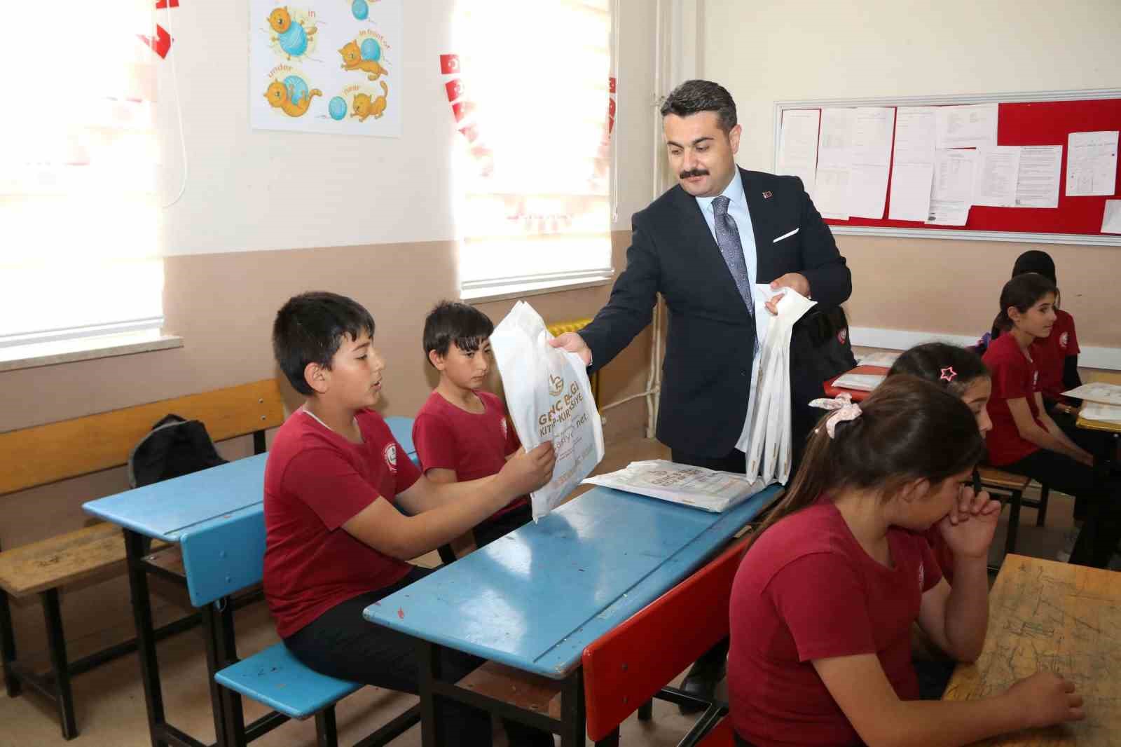 bagislanan-15-bin-kitap-okullara-dagitilacak