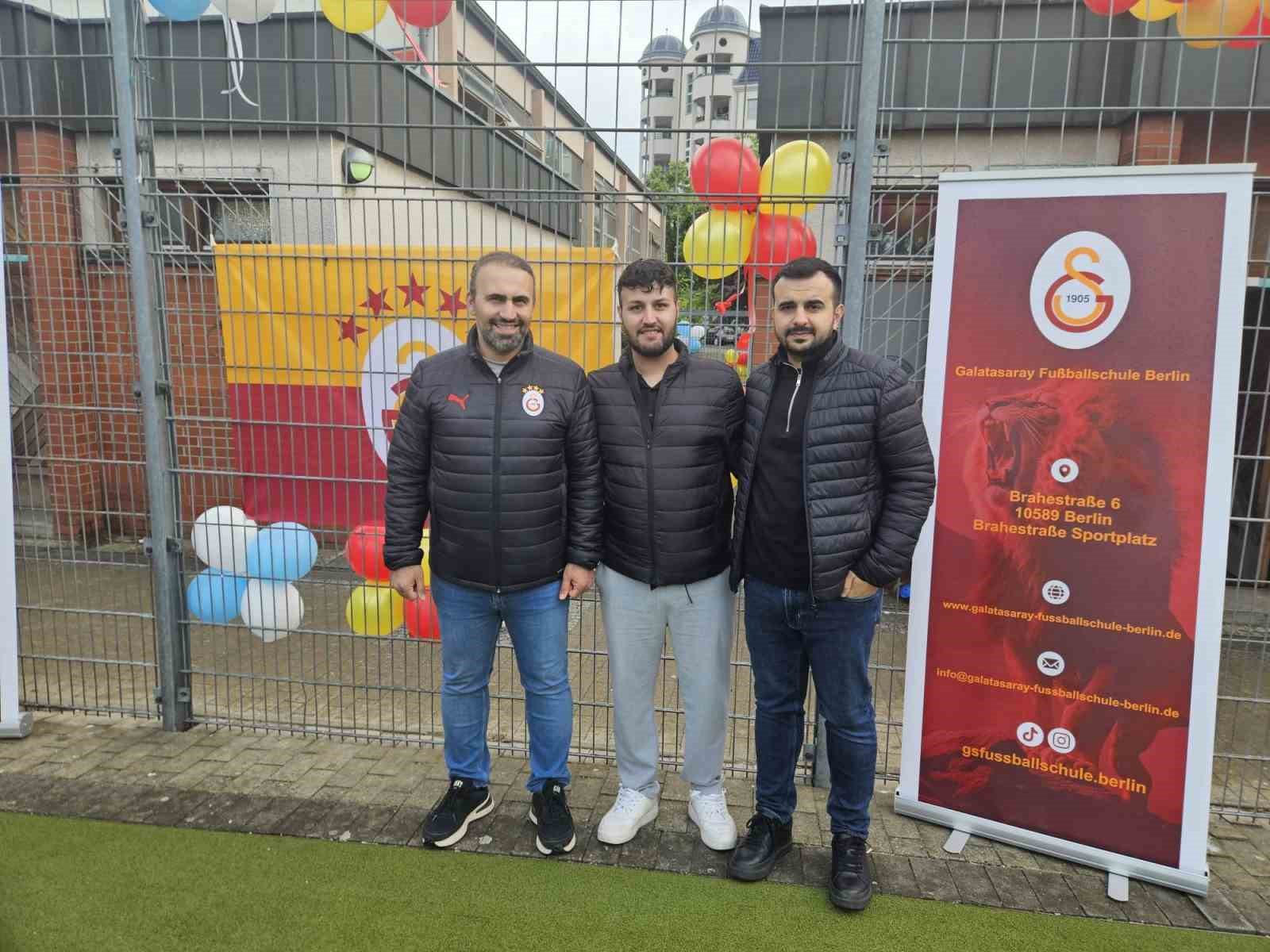 berlinde-galatasaray-futbol-okulu-coskusu