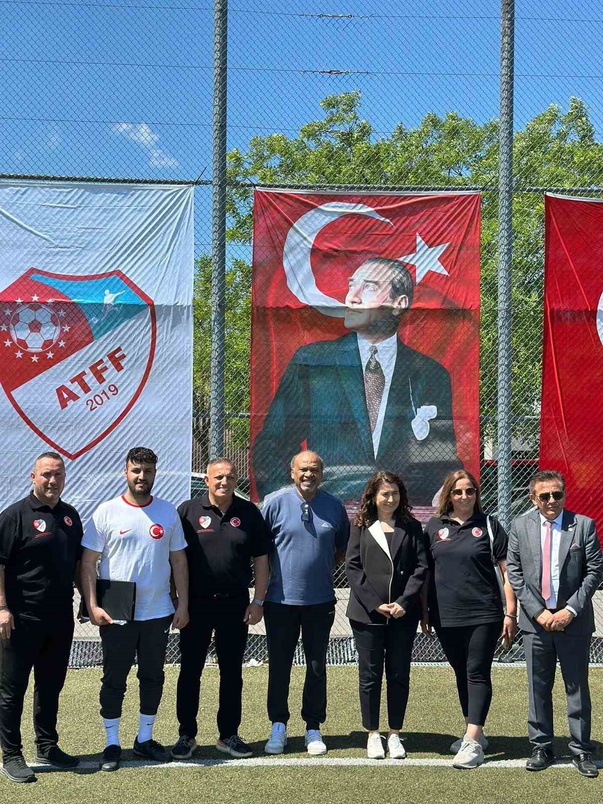 berlinde-galatasaray-futbol-okulu-coskusu