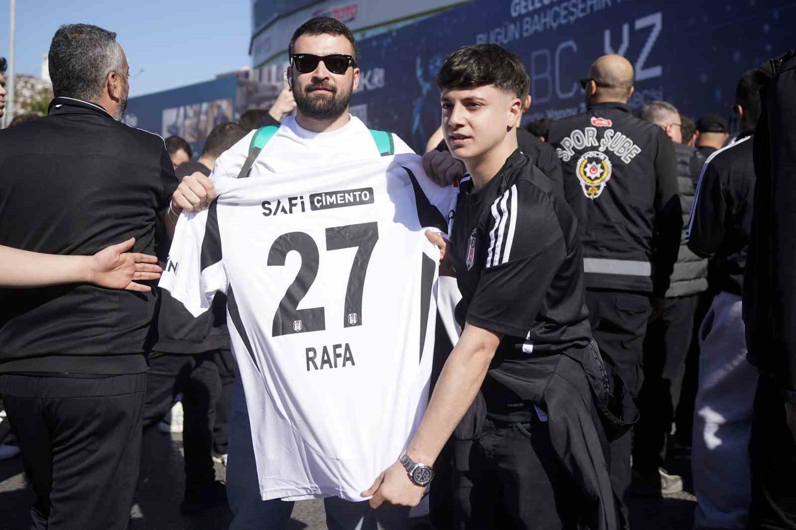 besiktas-taraftari-stada-geldi