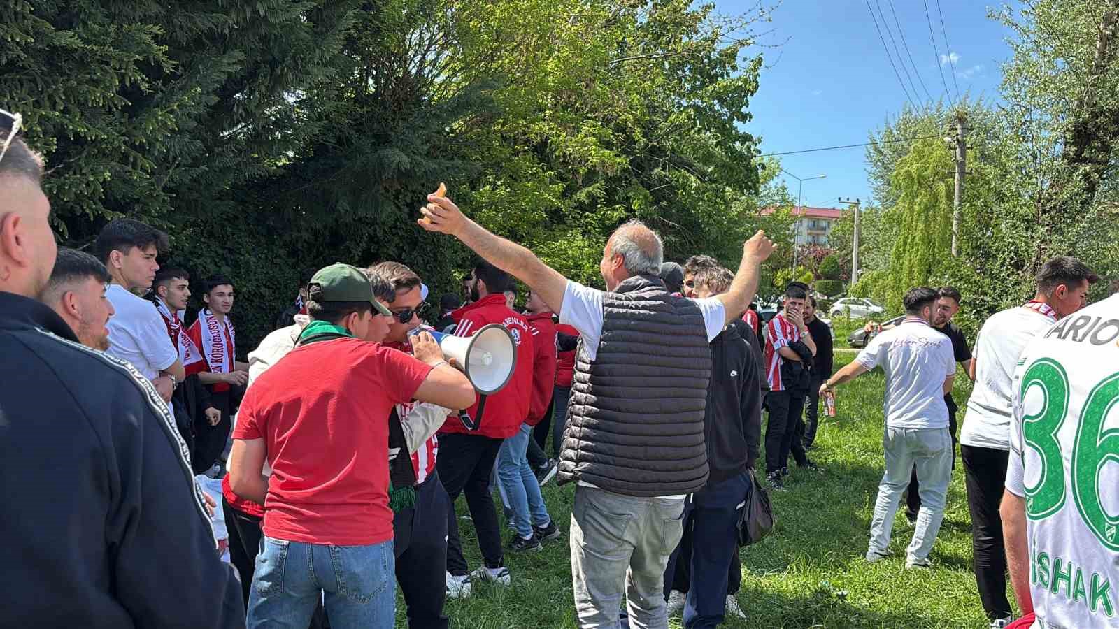 boluspor-taraftari-33-yillik-super-lig-hasreti-icin-30-otobusle-yola-cikti