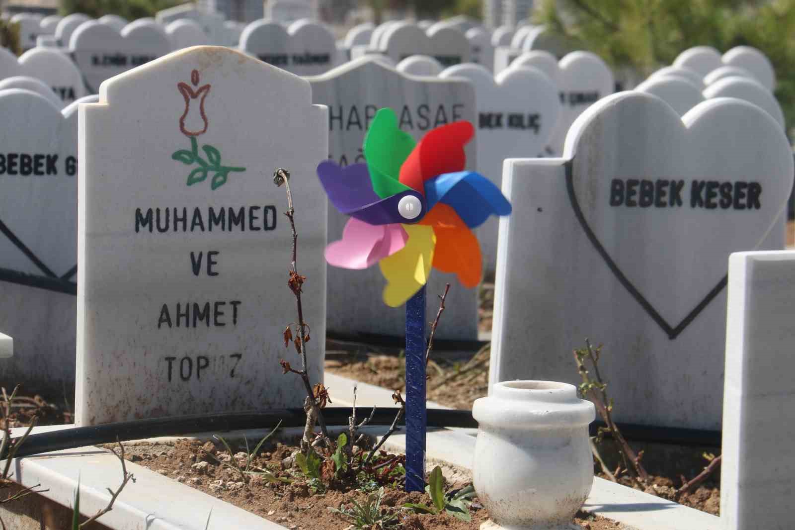 bu-mezarlikta-her-tas-bir-aciyi-anlatiyor