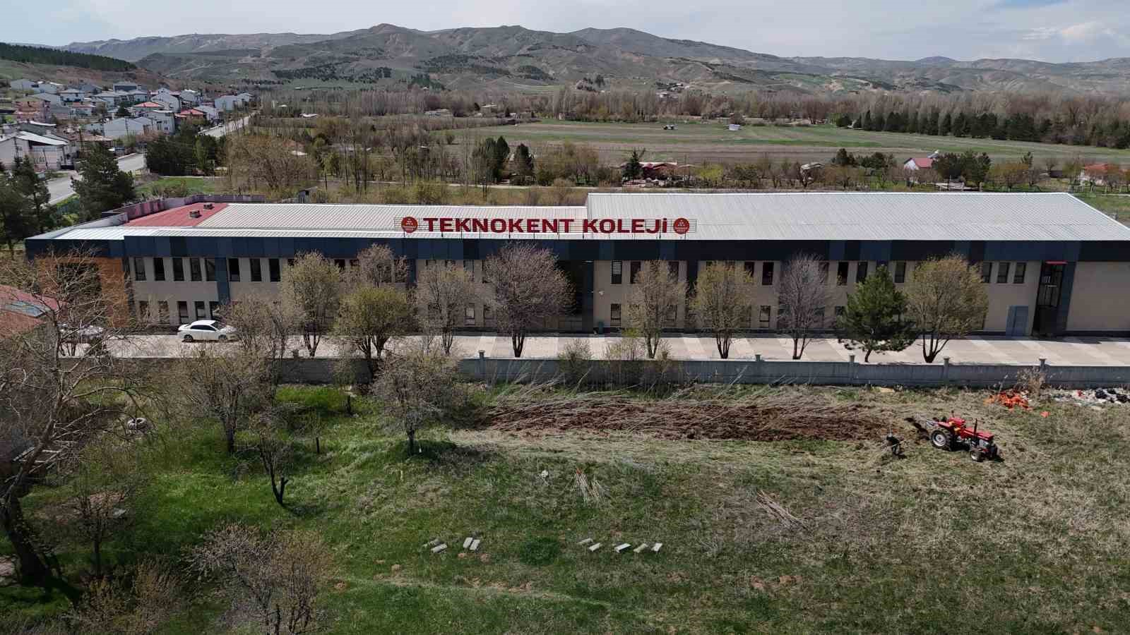 bu-okuldan-mezun-olan-ogrenciler-aranan-personel-oluyor