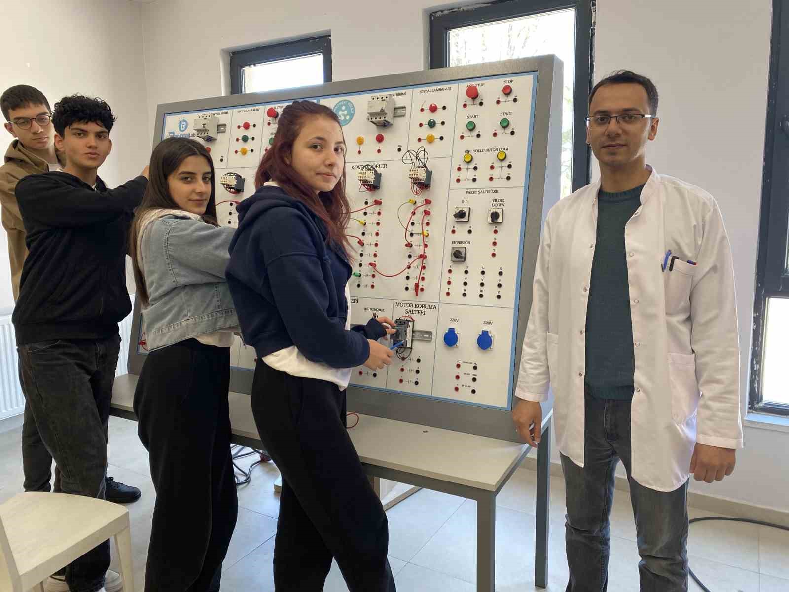 bu-okuldan-mezun-olan-ogrenciler-aranan-personel-oluyor