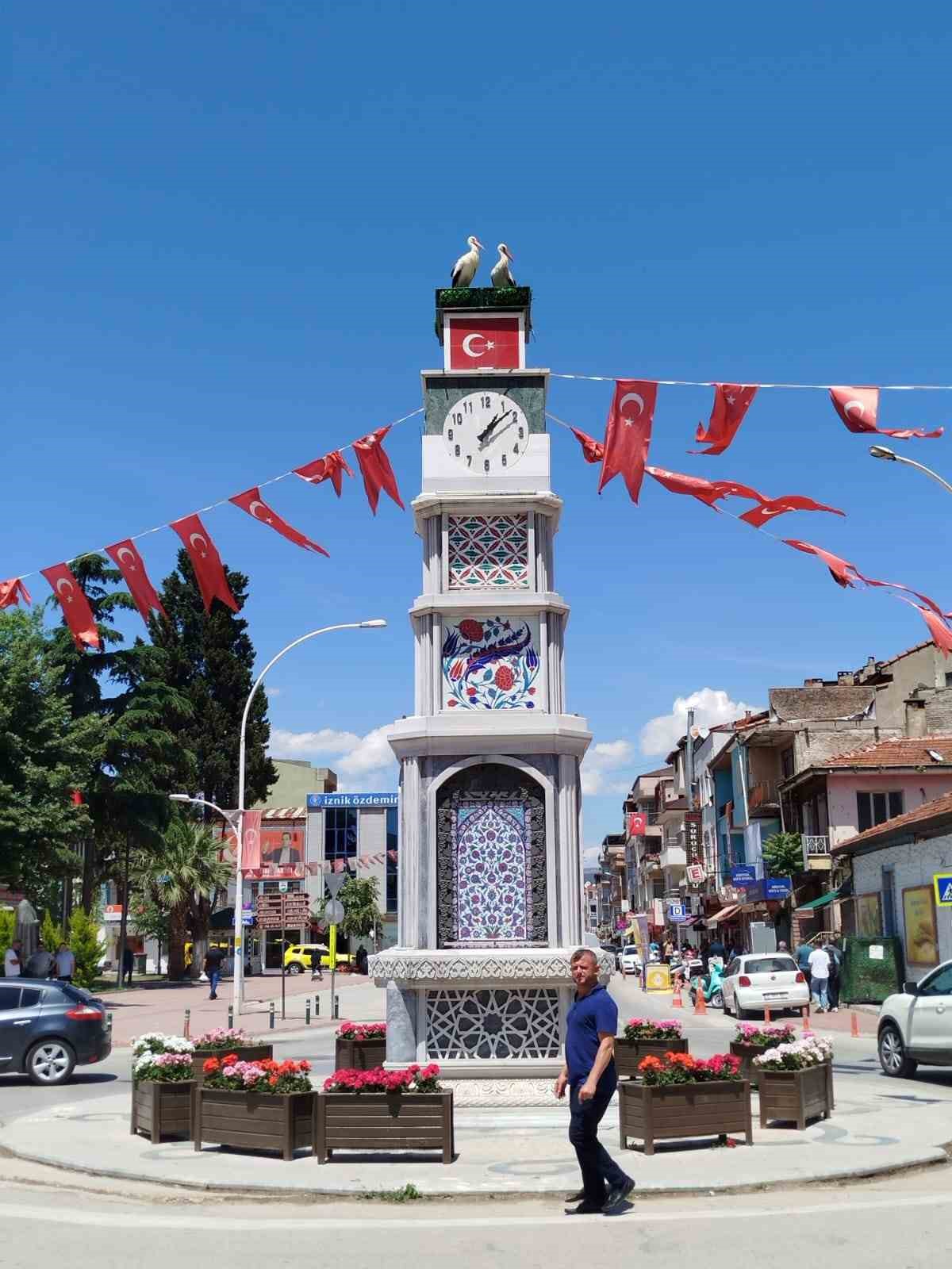 can-ve-canan-leylek-yuvalarina-geldi