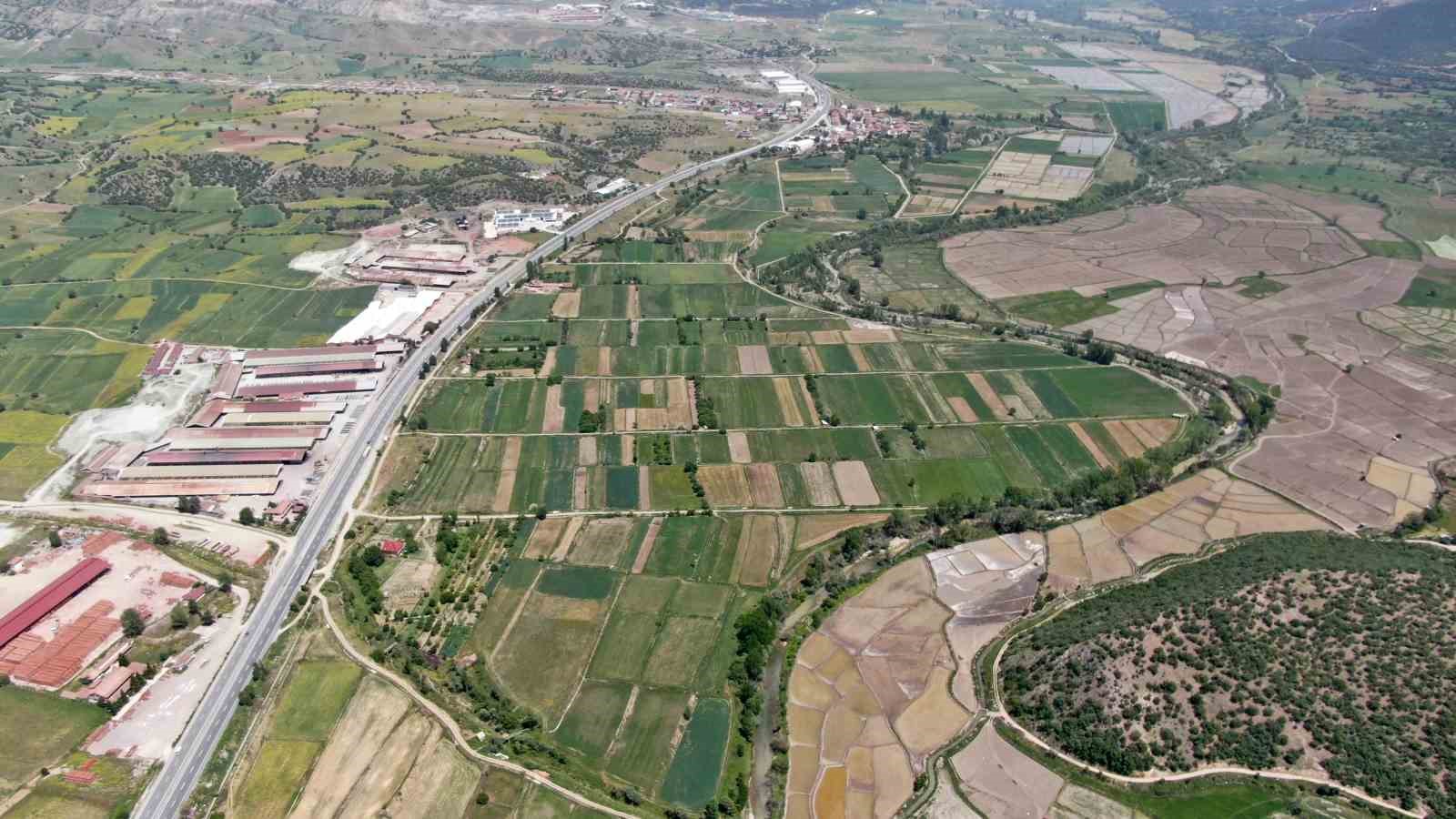ciftcilerin-zorlu-celtik-mesaisi-dize-ulasan-suyun-icinde-ekim-yapiyorlar