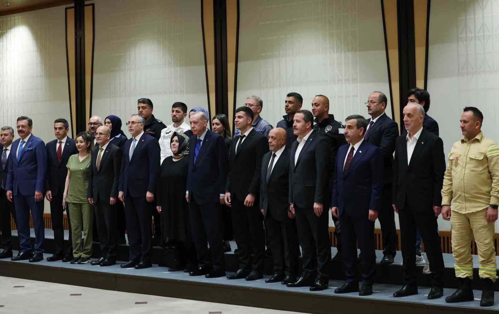 cumhurbaskani-erdogan-iscilerle-bir-araya-geldi