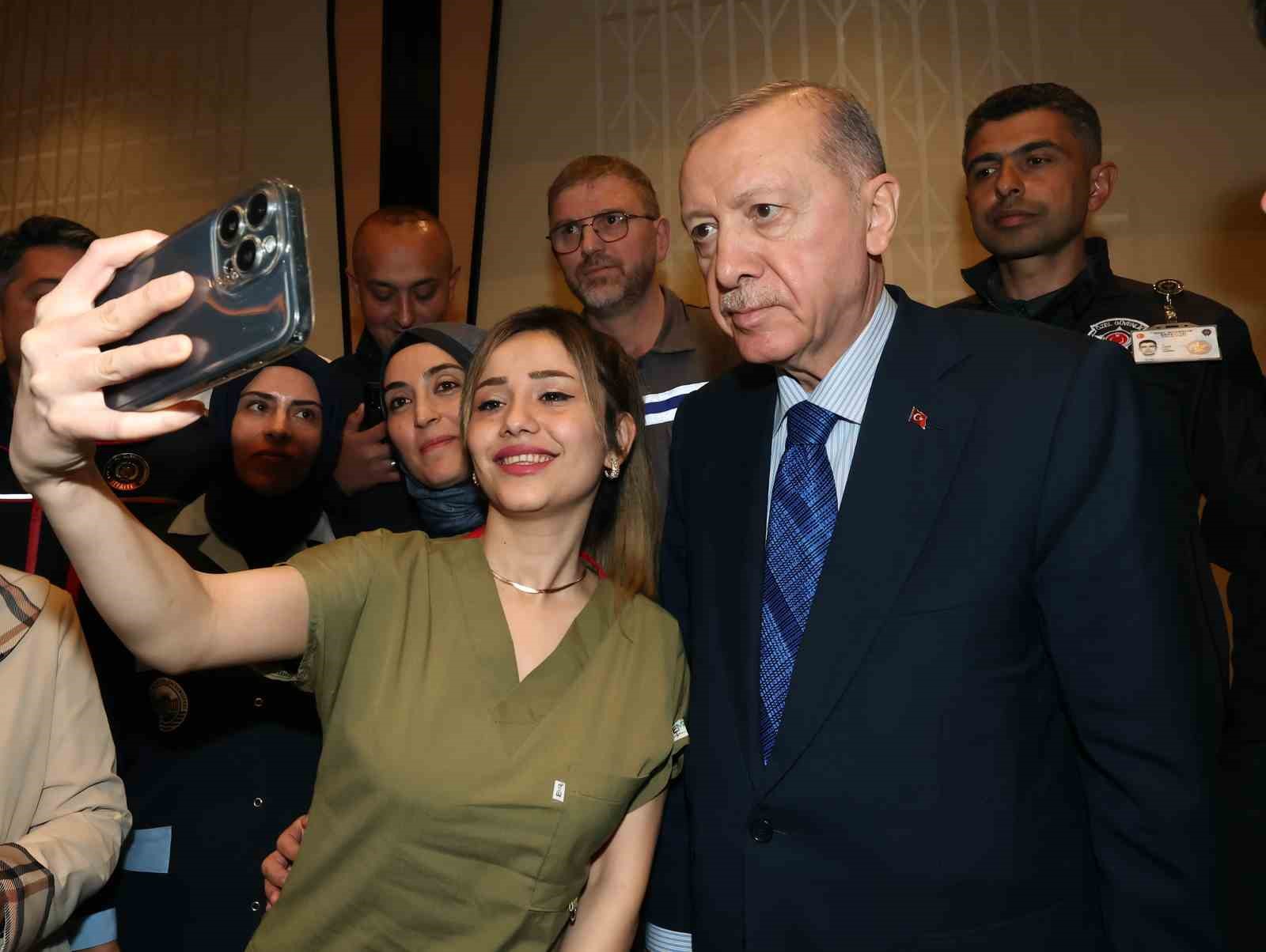 cumhurbaskani-erdogan-iscilerle-bir-araya-geldi