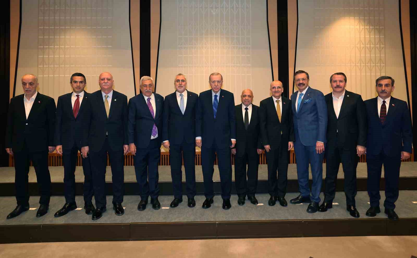 cumhurbaskani-erdogan-iscilerle-bir-araya-geldi