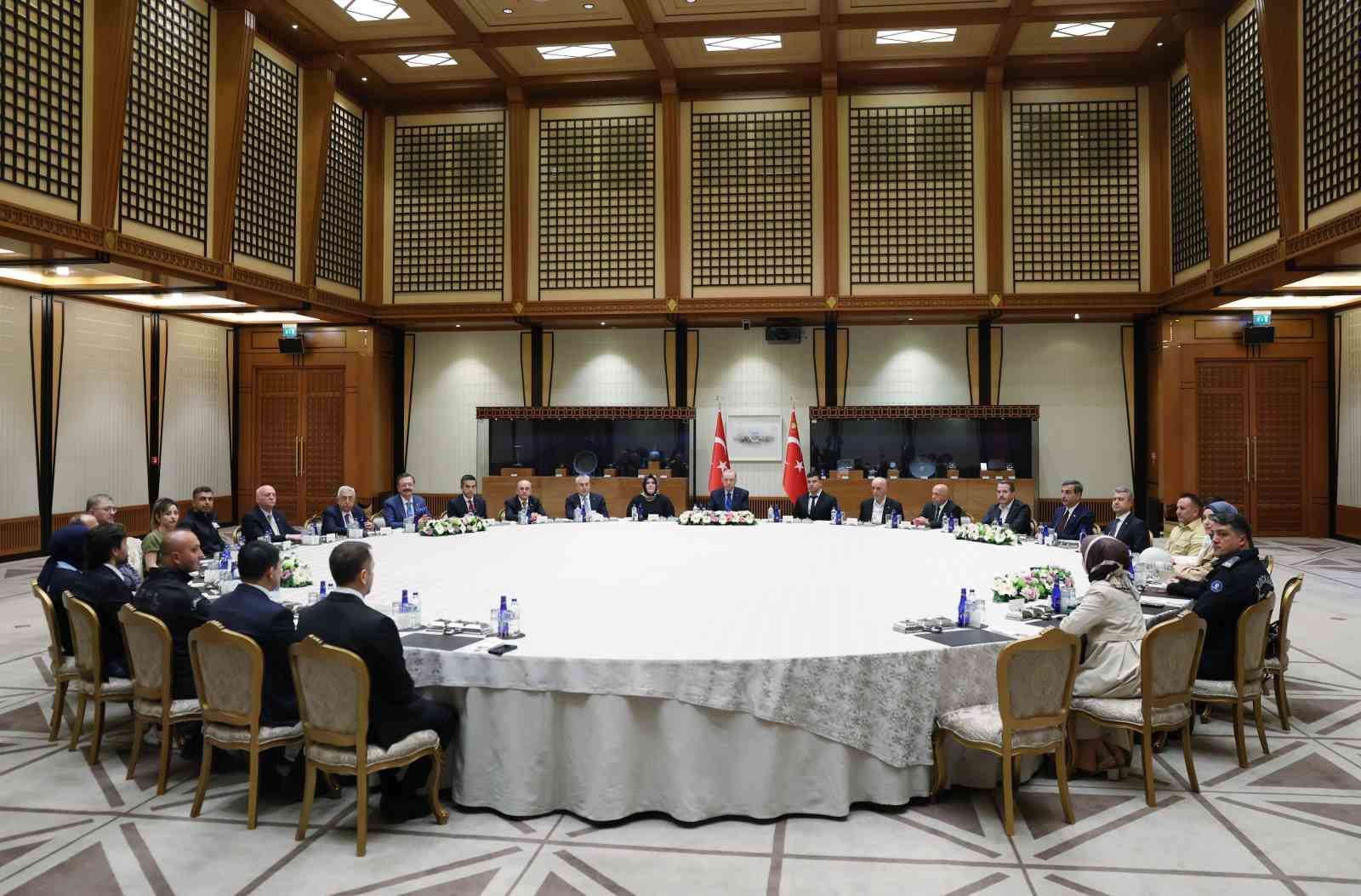 cumhurbaskani-erdogan-iscilerle-bir-araya-geldi