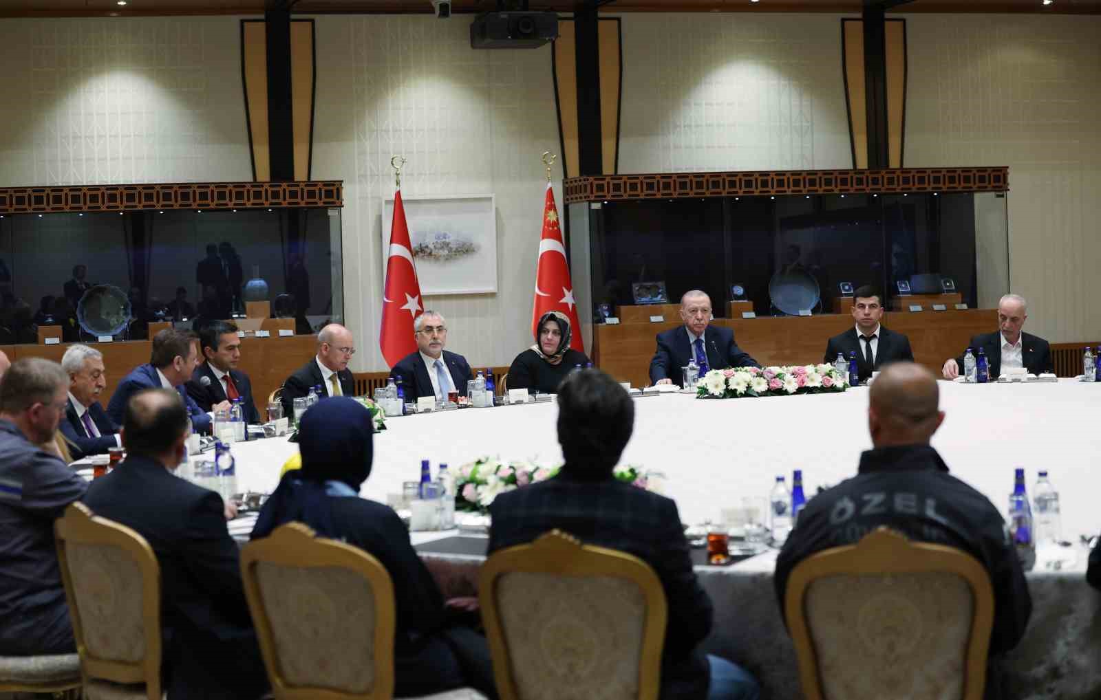 cumhurbaskani-erdogan-iscilerle-bir-araya-geldi