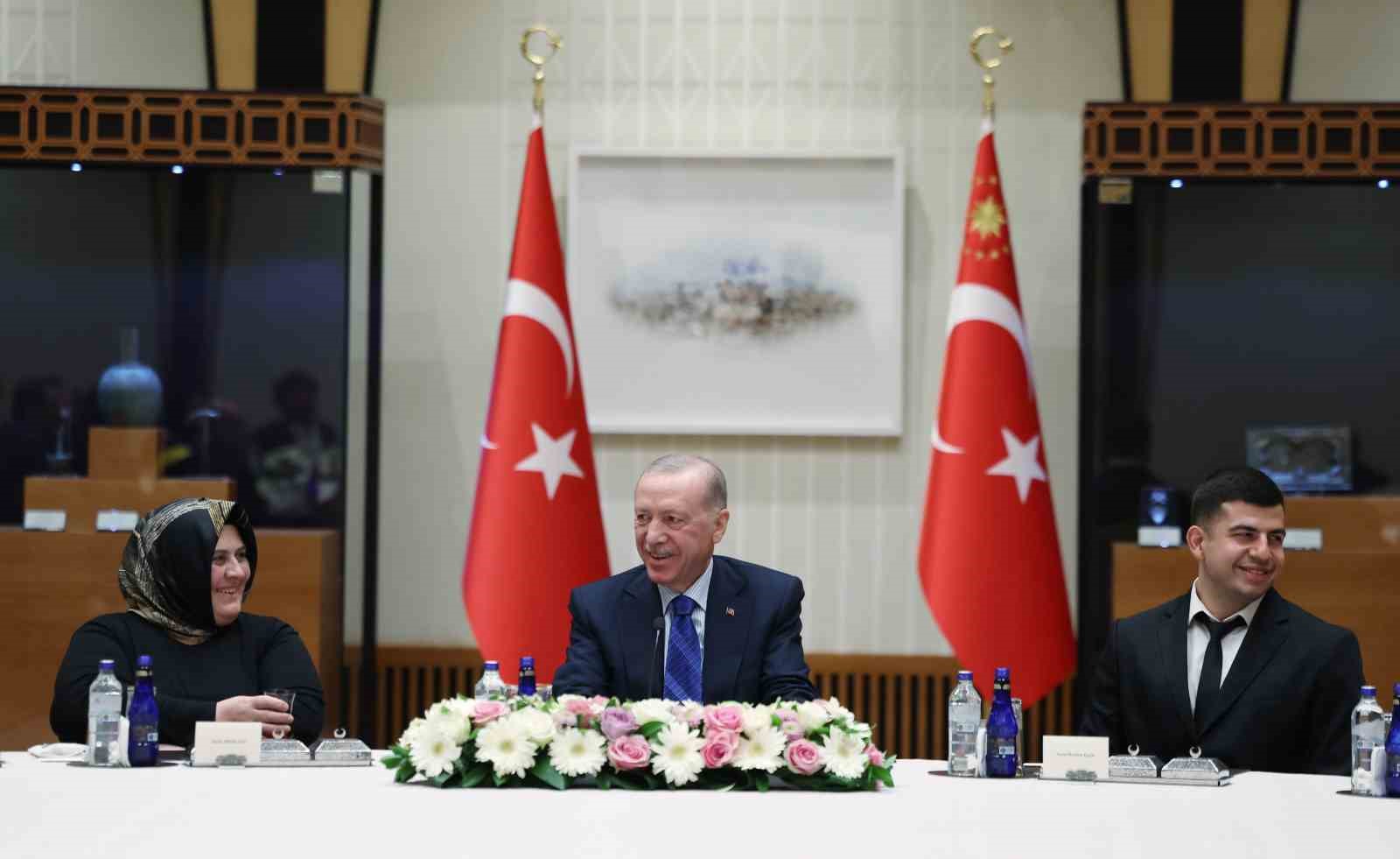 cumhurbaskani-erdogan-iscilerle-bir-araya-geldi