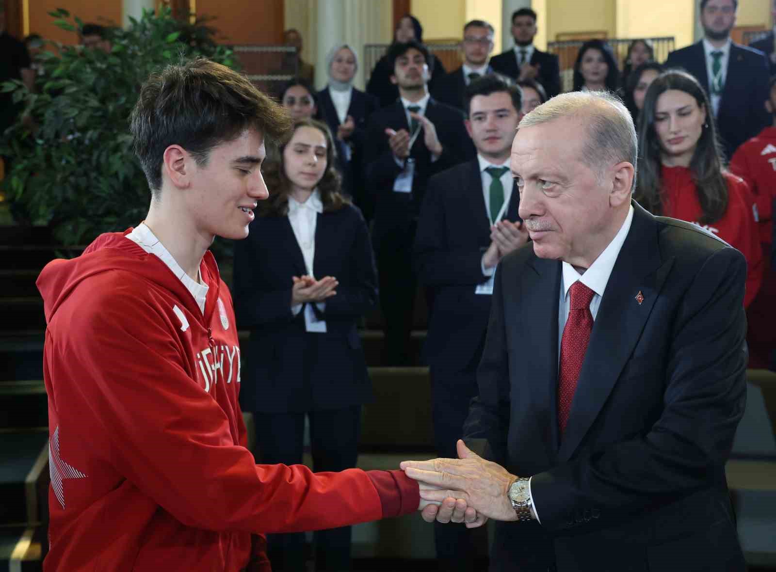 cumhurbaskani-erdogan-terorsuz-turkiye-kavsagini-insallah-suhuletle-dondukten-sonra-turkiye-yuzyili-menziline-cok-daha-hizli-ulasacagiz