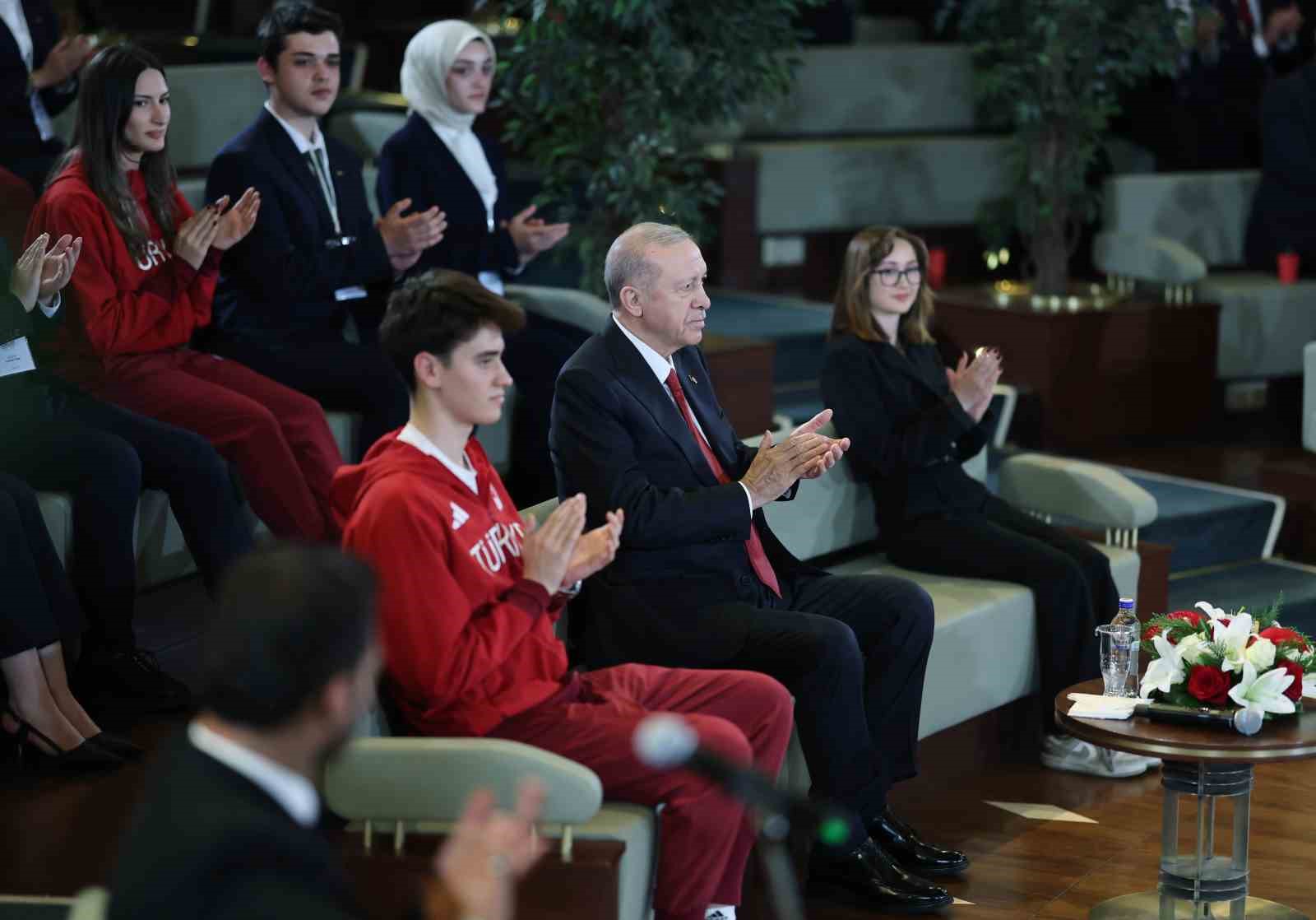 cumhurbaskani-erdogan-terorsuz-turkiye-kavsagini-insallah-suhuletle-dondukten-sonra-turkiye-yuzyili-menziline-cok-daha-hizli-ulasacagiz