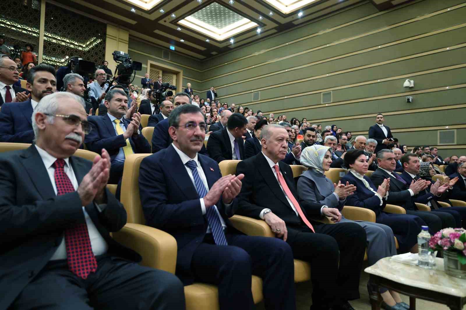 cumhurbaskani-erdogan-yetkisini-kotuye-kullananin-gozunun-yasina-bakmadik-bakmayiz