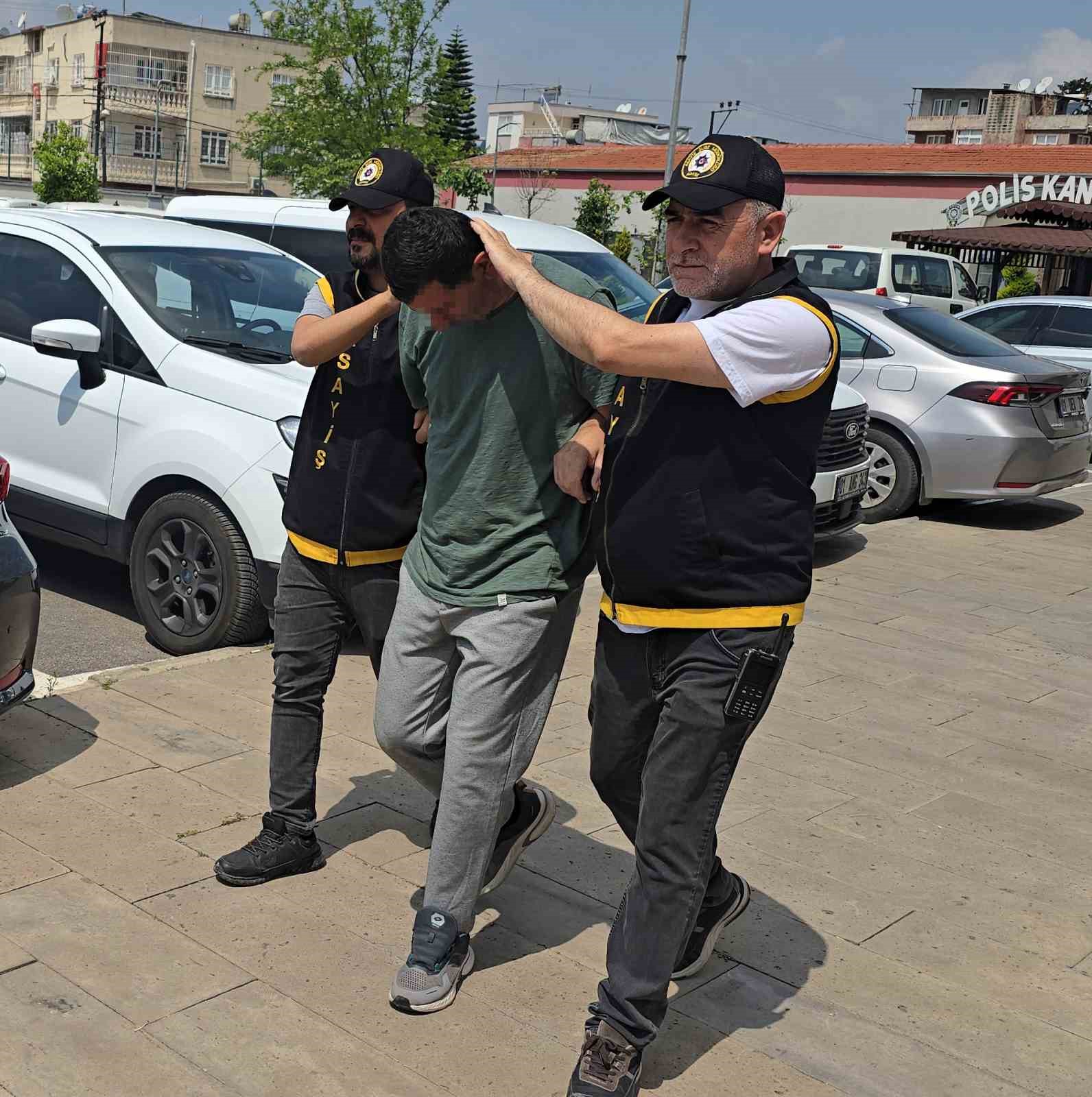 davetsiz-dugune-gitti-pasta-yedi-takilan-paralari-caldi