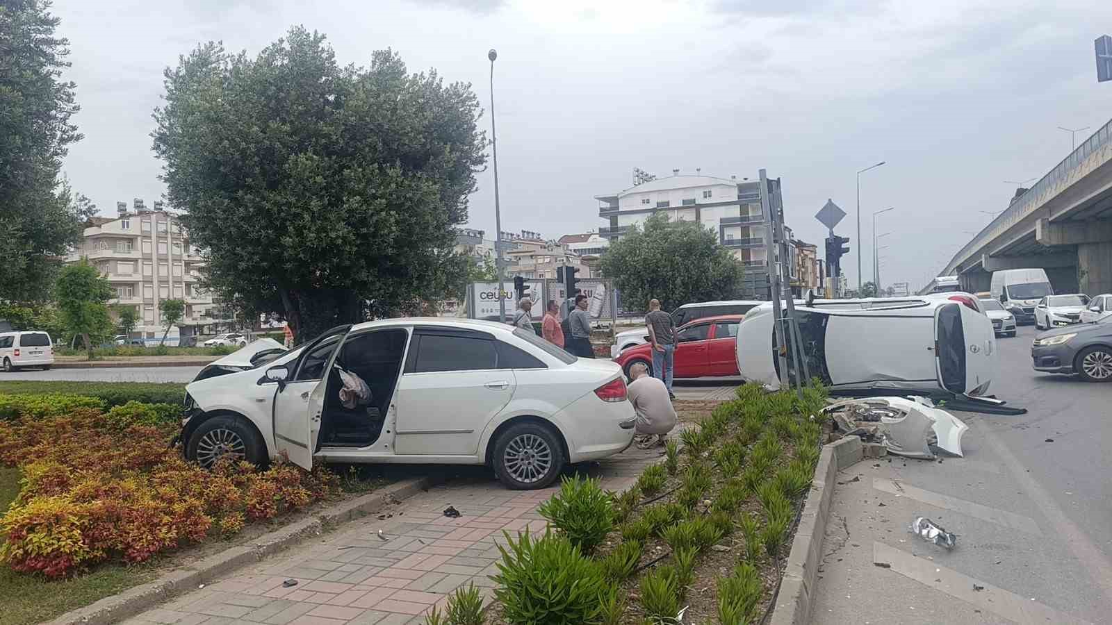 devrilen-aractan-yara-almadan-ciktilar