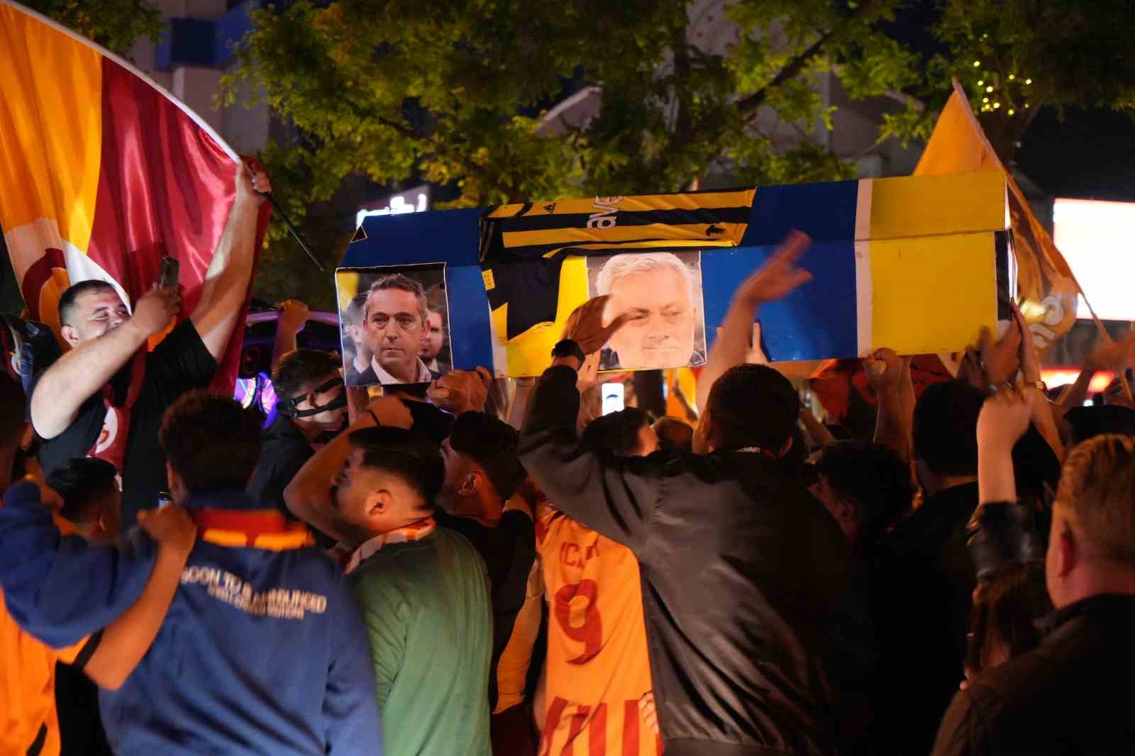 edirnede-galatasaray-taraftarindan-ilginc-sampiyonluk-kutlamasi