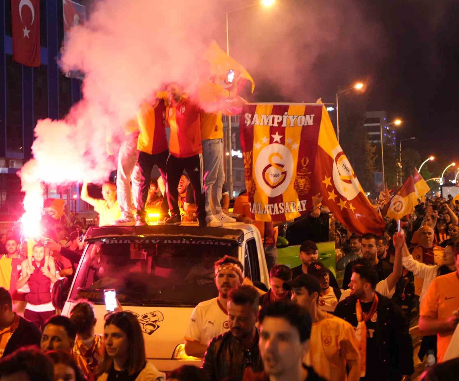 edirnede-galatasaray-taraftarindan-ilginc-sampiyonluk-kutlamasi