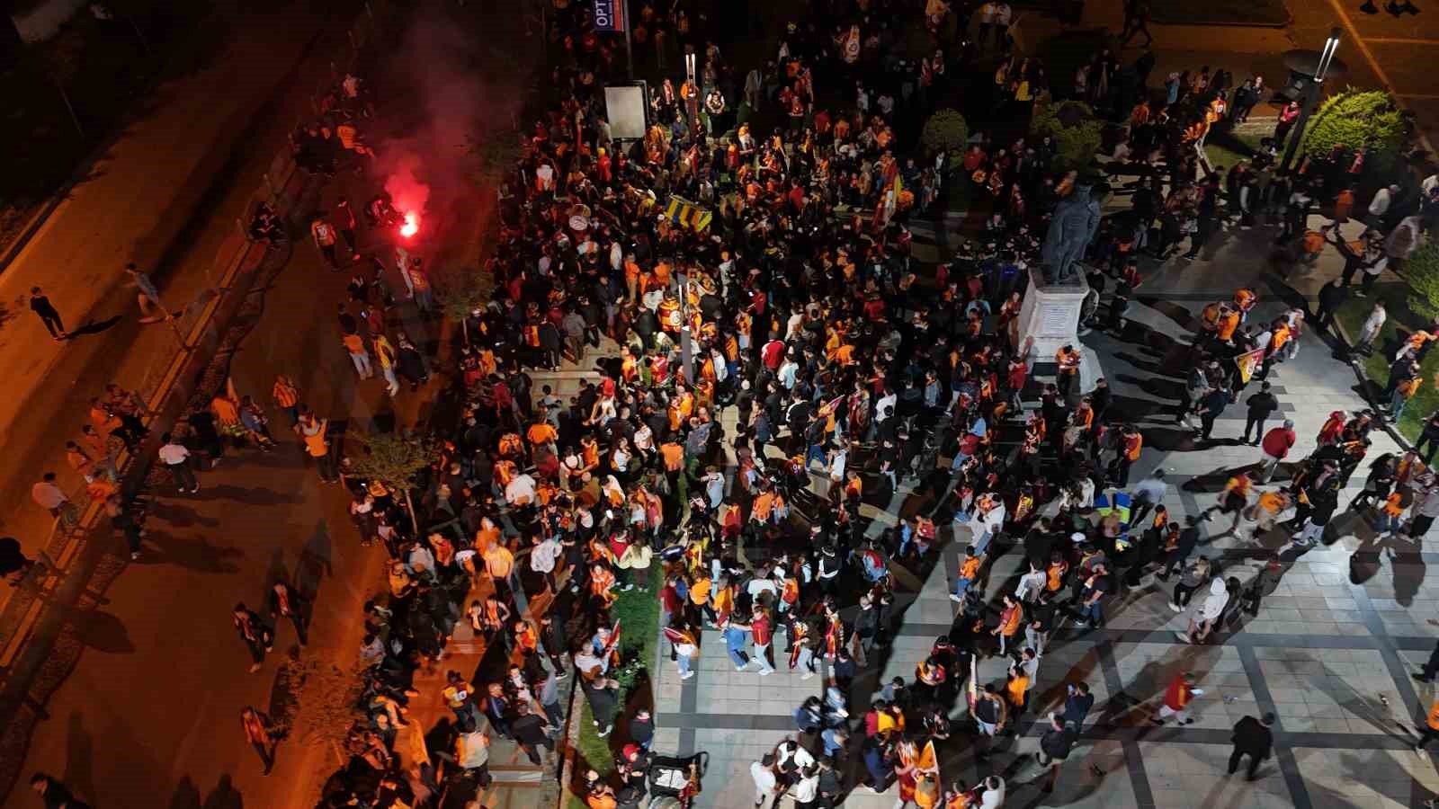 edirnede-galatasaray-taraftarindan-ilginc-sampiyonluk-kutlamasi