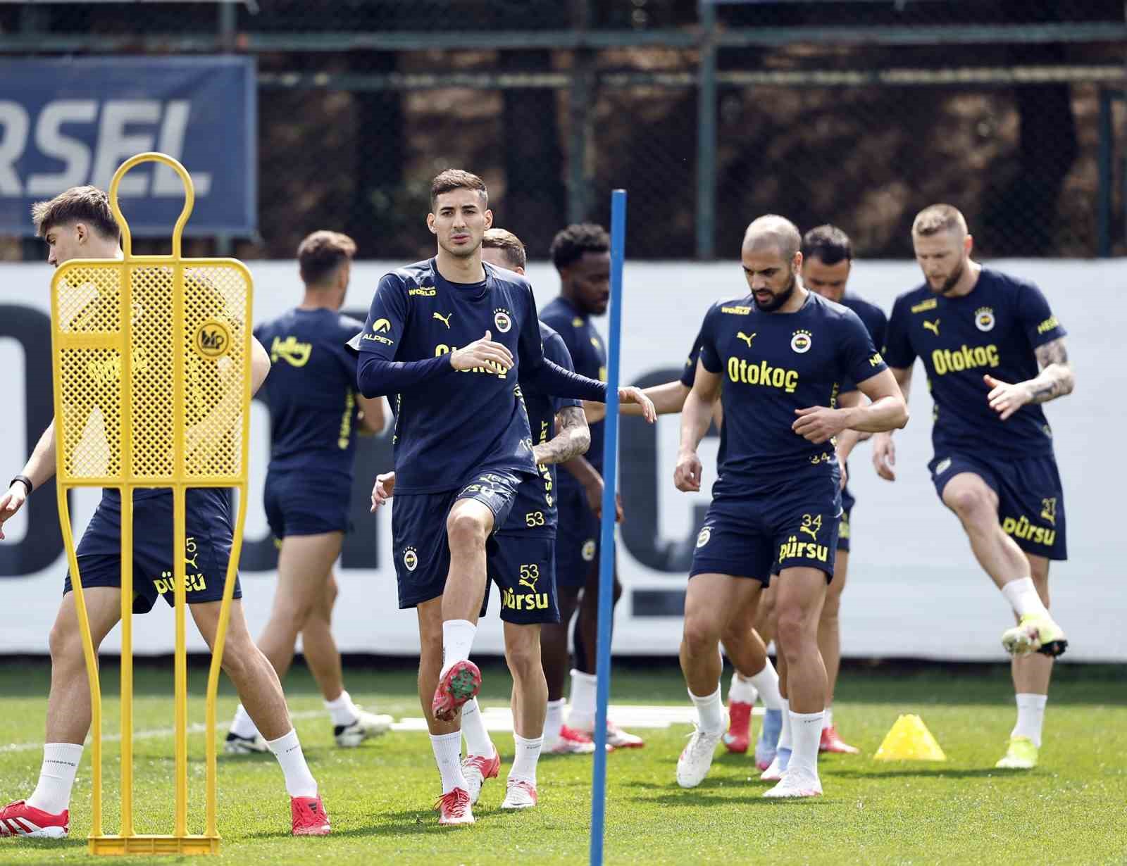 fenerbahce-basaksehir-maci-hazirliklarini-tamamladi