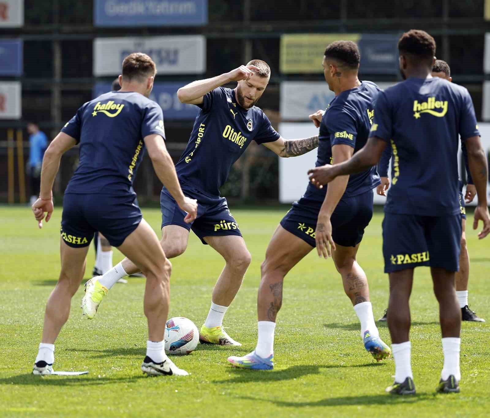 fenerbahce-basaksehir-maci-hazirliklarini-tamamladi