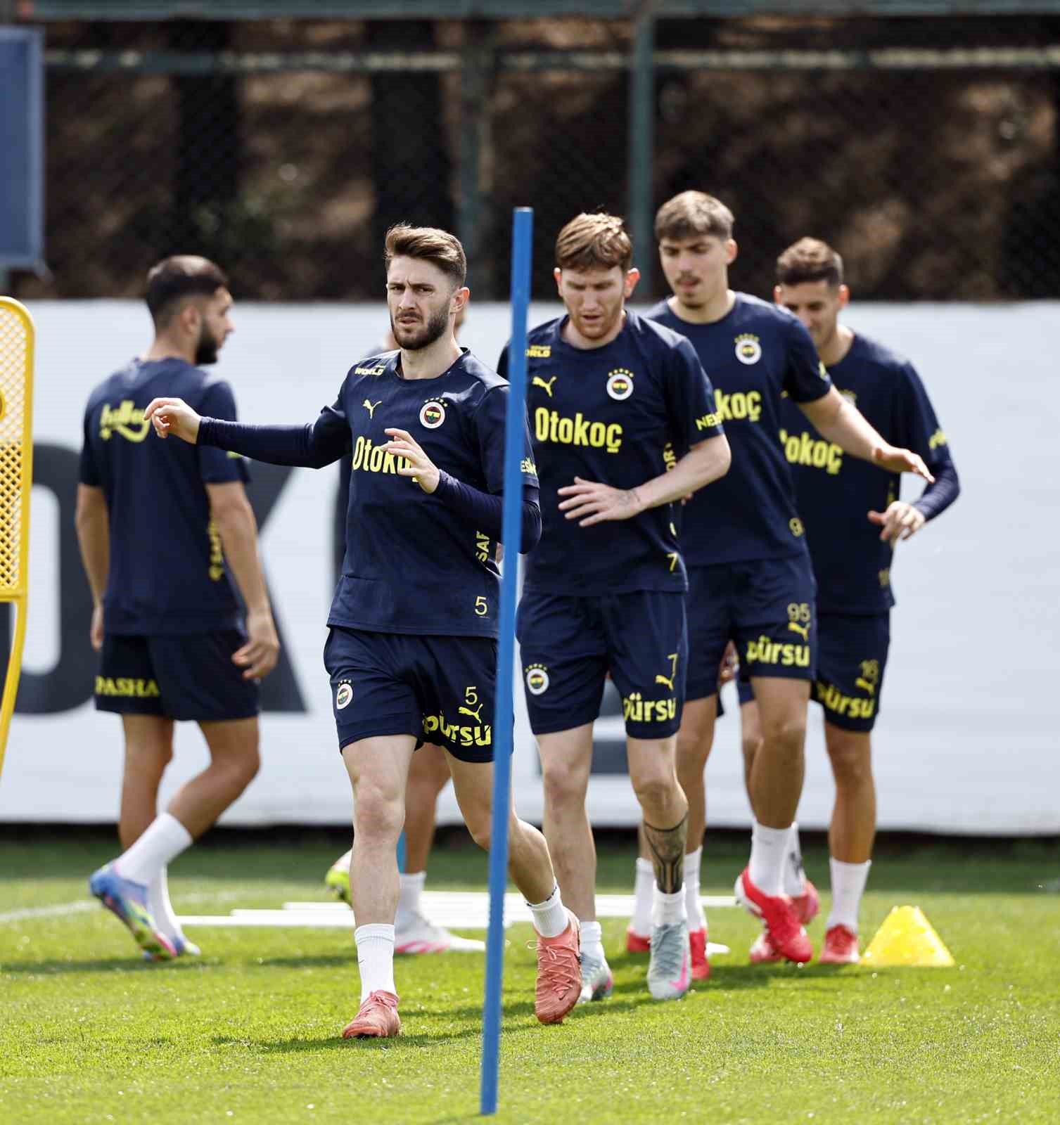 fenerbahce-basaksehir-maci-hazirliklarini-tamamladi
