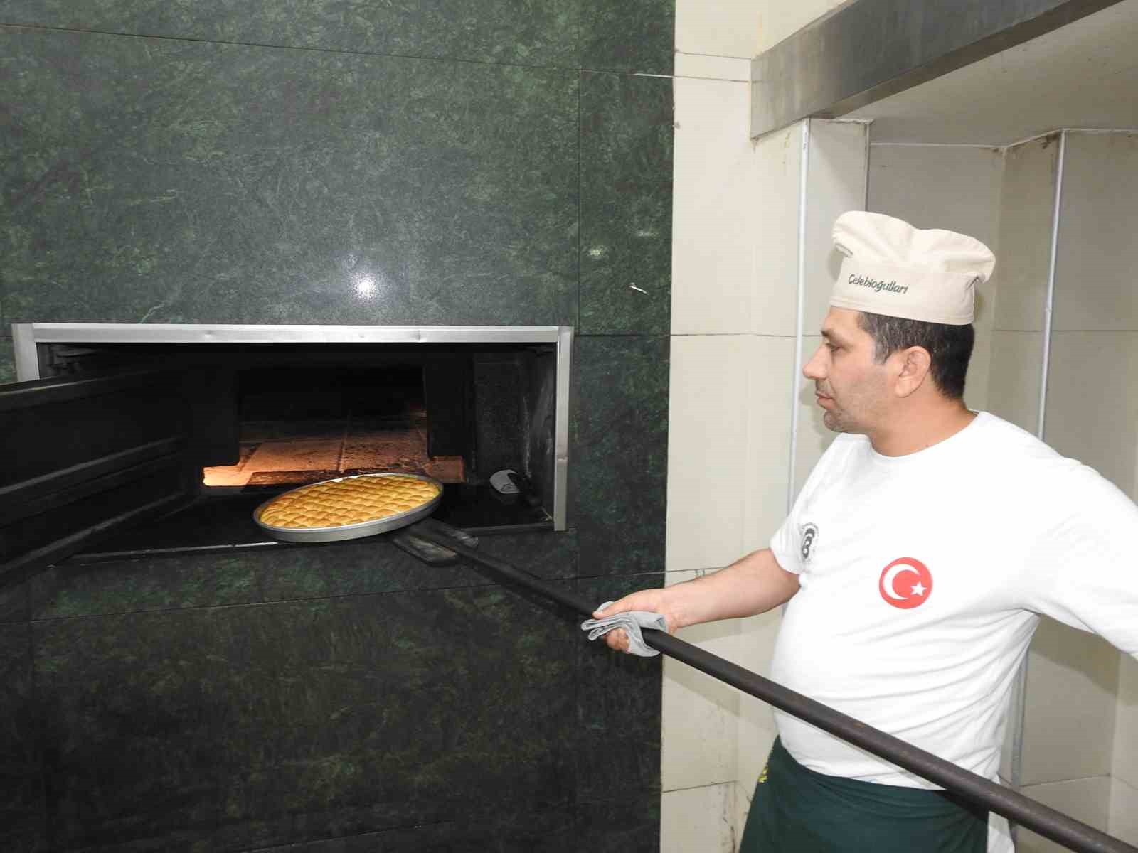 gaziantepte-baklavacilarin-yogun-bayram-mesaisi-basladi