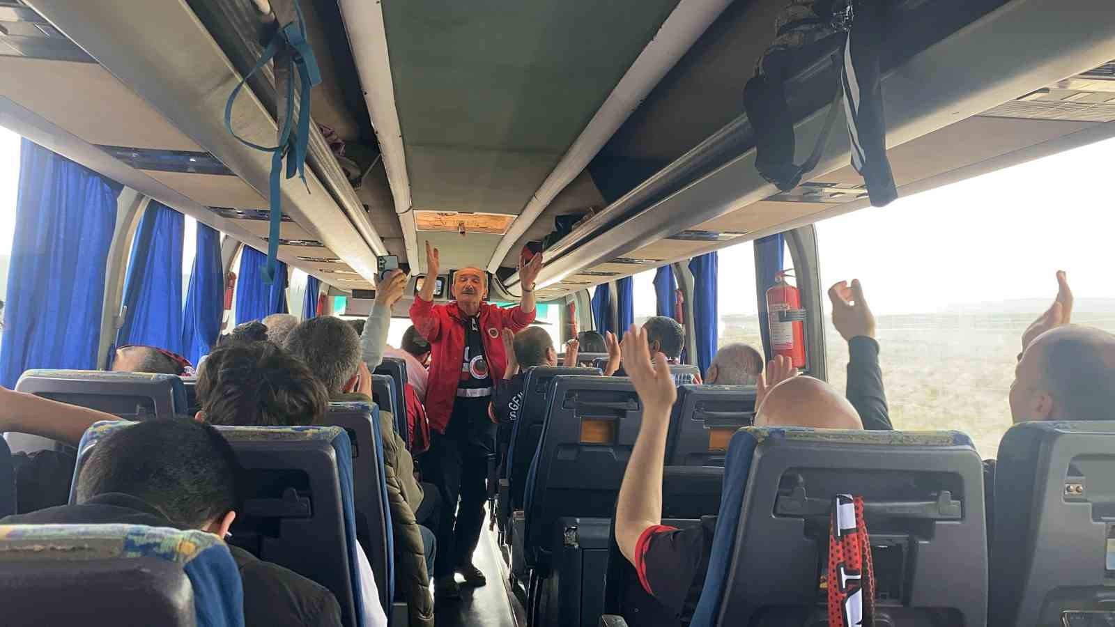 genclerbirligi-taraftarlari-super-lig-yolunda-takimini-yalniz-birakmiyor