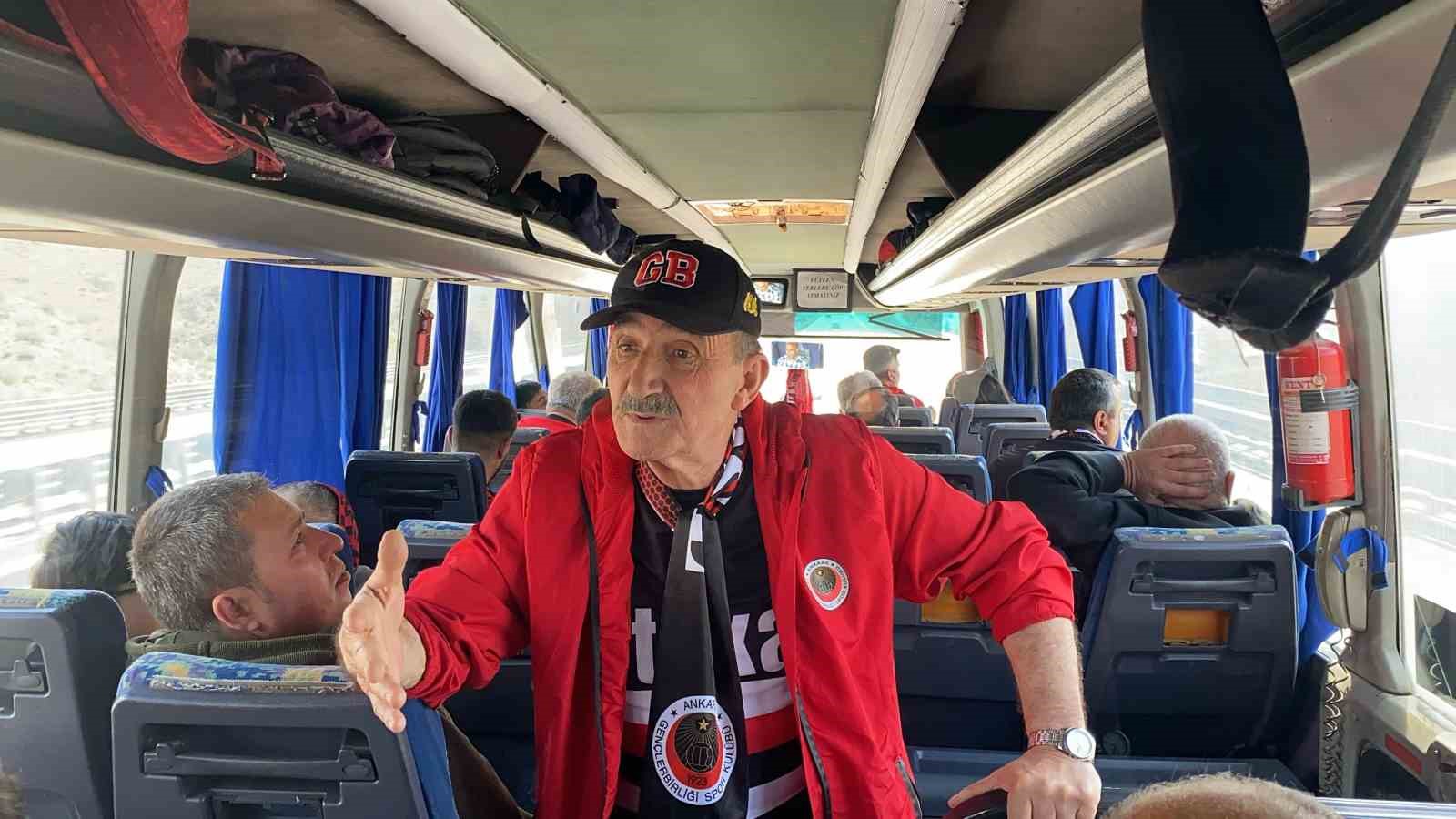 genclerbirligi-taraftarlari-super-lig-yolunda-takimini-yalniz-birakmiyor