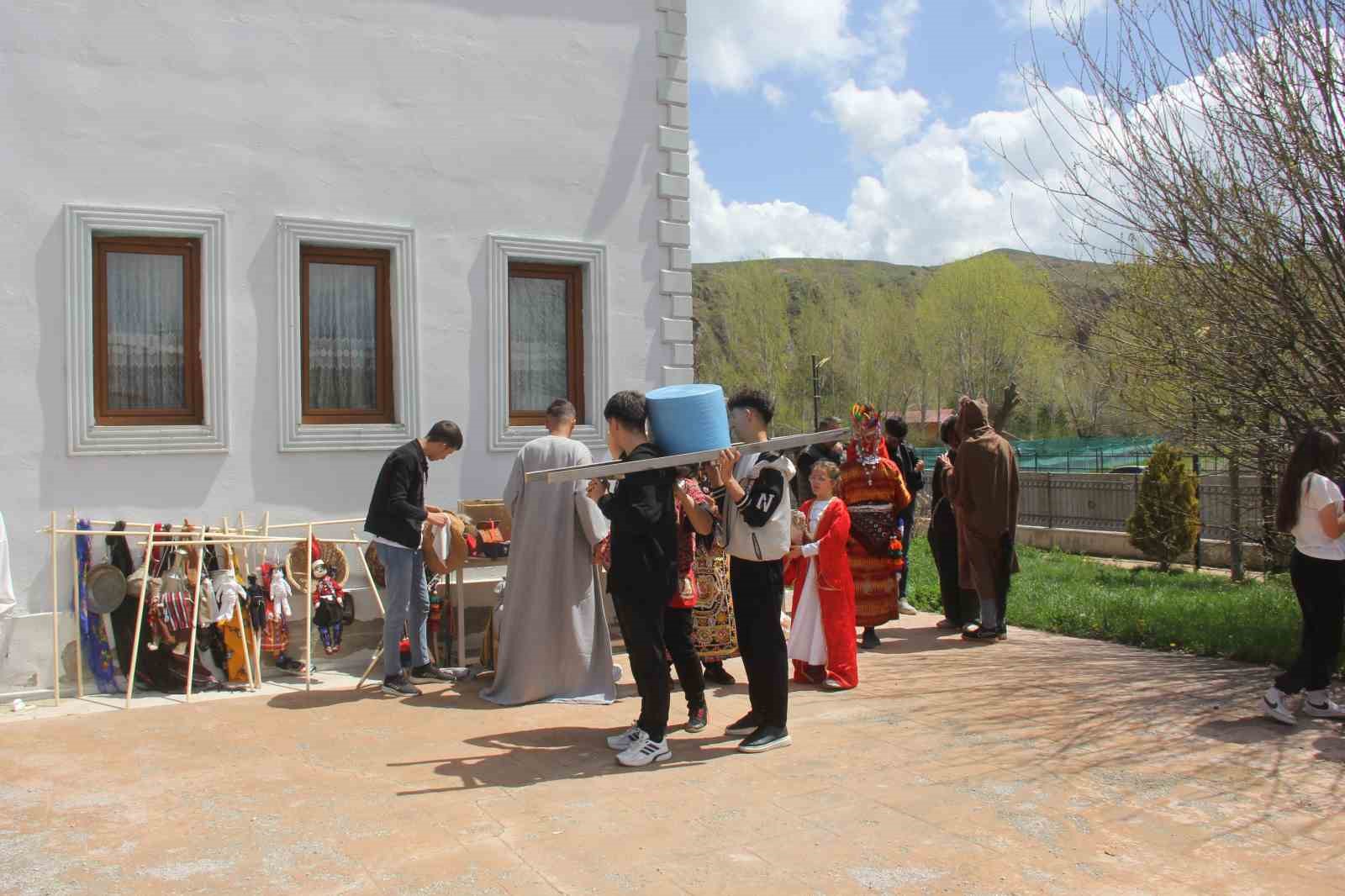 gorenler-donup-bir-daha-bakti-asirlik-gelenek-yeniden-canlandirildi