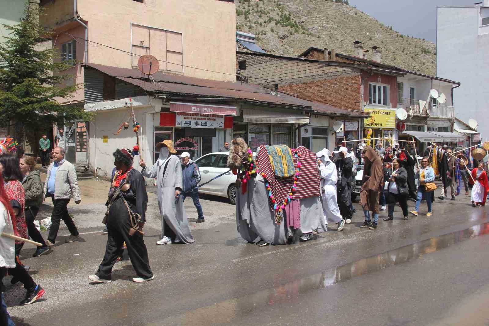 gorenler-donup-bir-daha-bakti-asirlik-gelenek-yeniden-canlandirildi