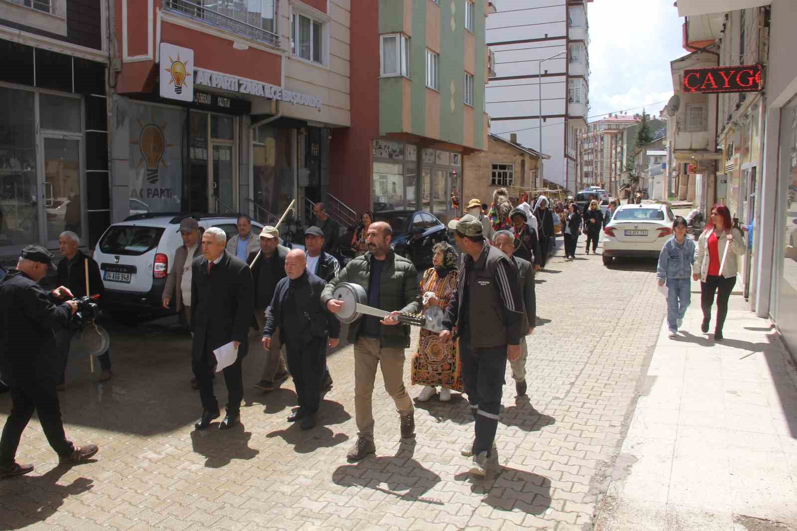 gorenler-donup-bir-daha-bakti-asirlik-gelenek-yeniden-canlandirildi