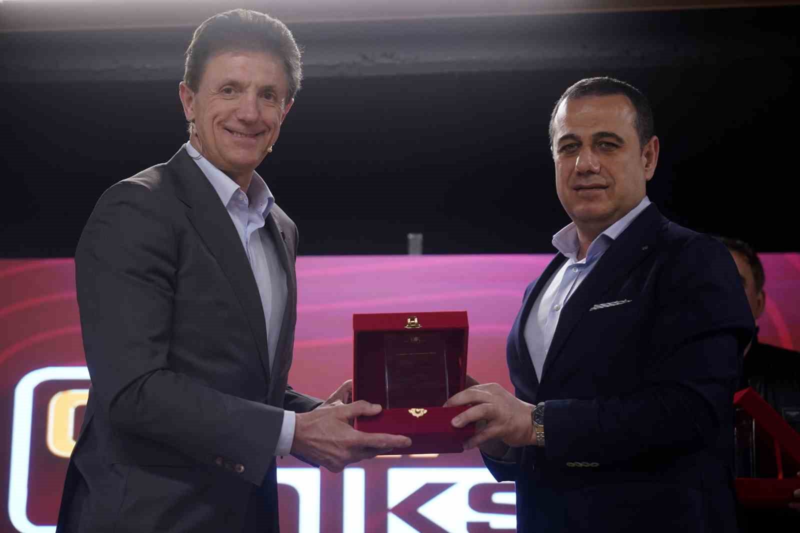 hagi-ve-popescu-yil-donumunde-uefa-kupasi-zaferini-anlatti