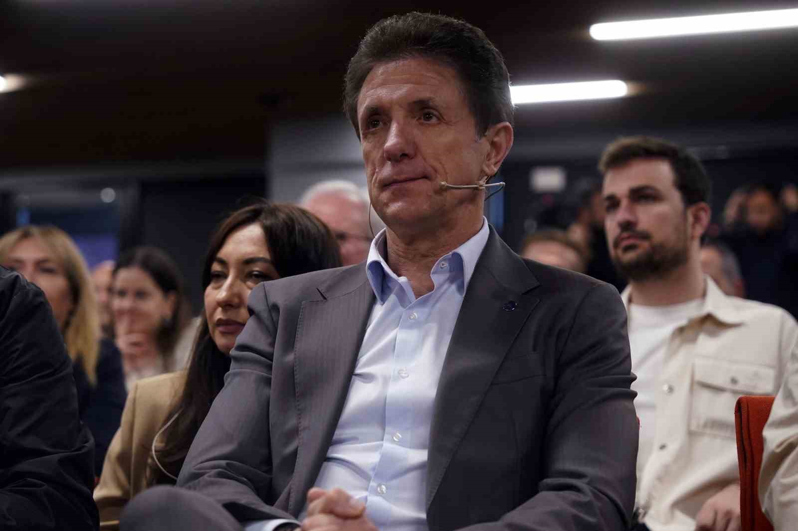 hagi-ve-popescu-yil-donumunde-uefa-kupasi-zaferini-anlatti