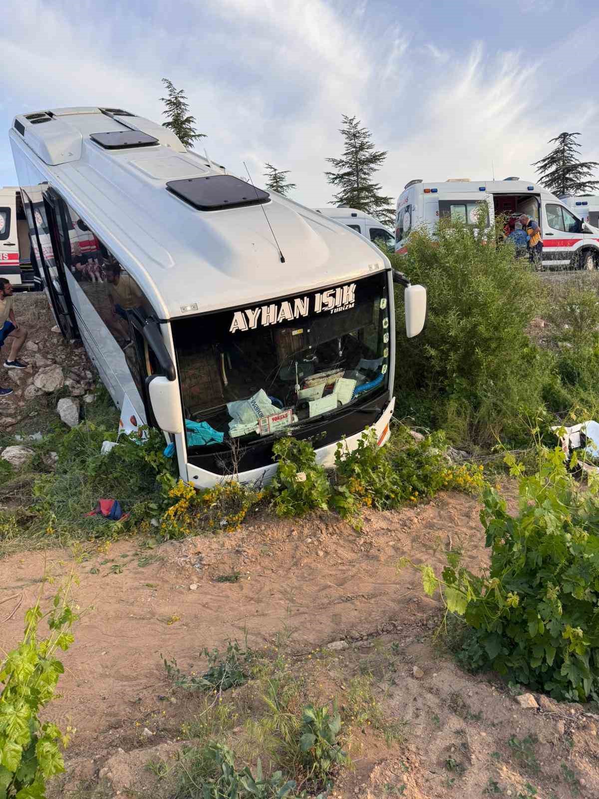 ispartada-iki-yolcu-otobusu-carpisti-1i-agir-27-yarali