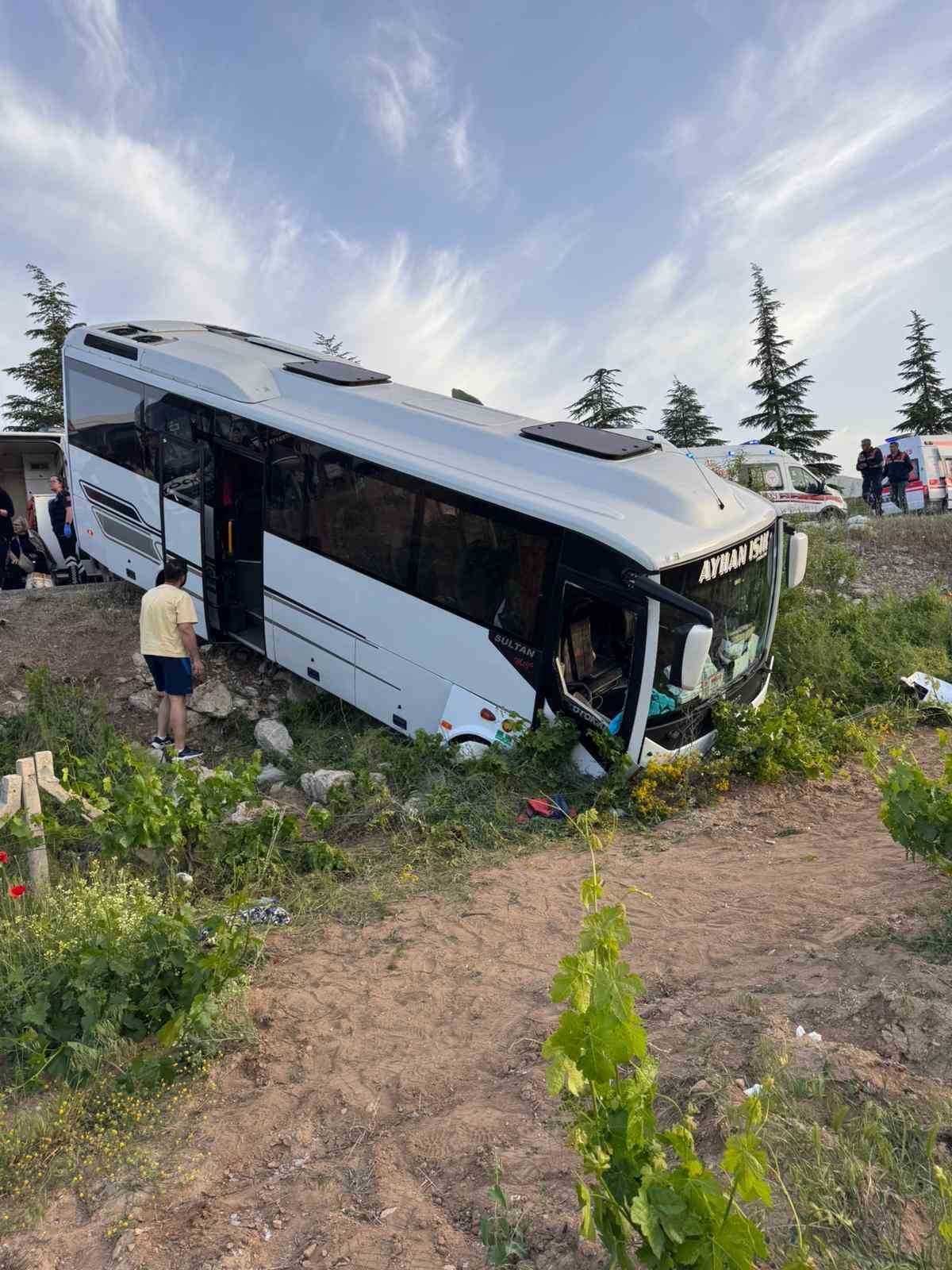 ispartada-iki-yolcu-otobusu-carpisti-1i-agir-27-yarali