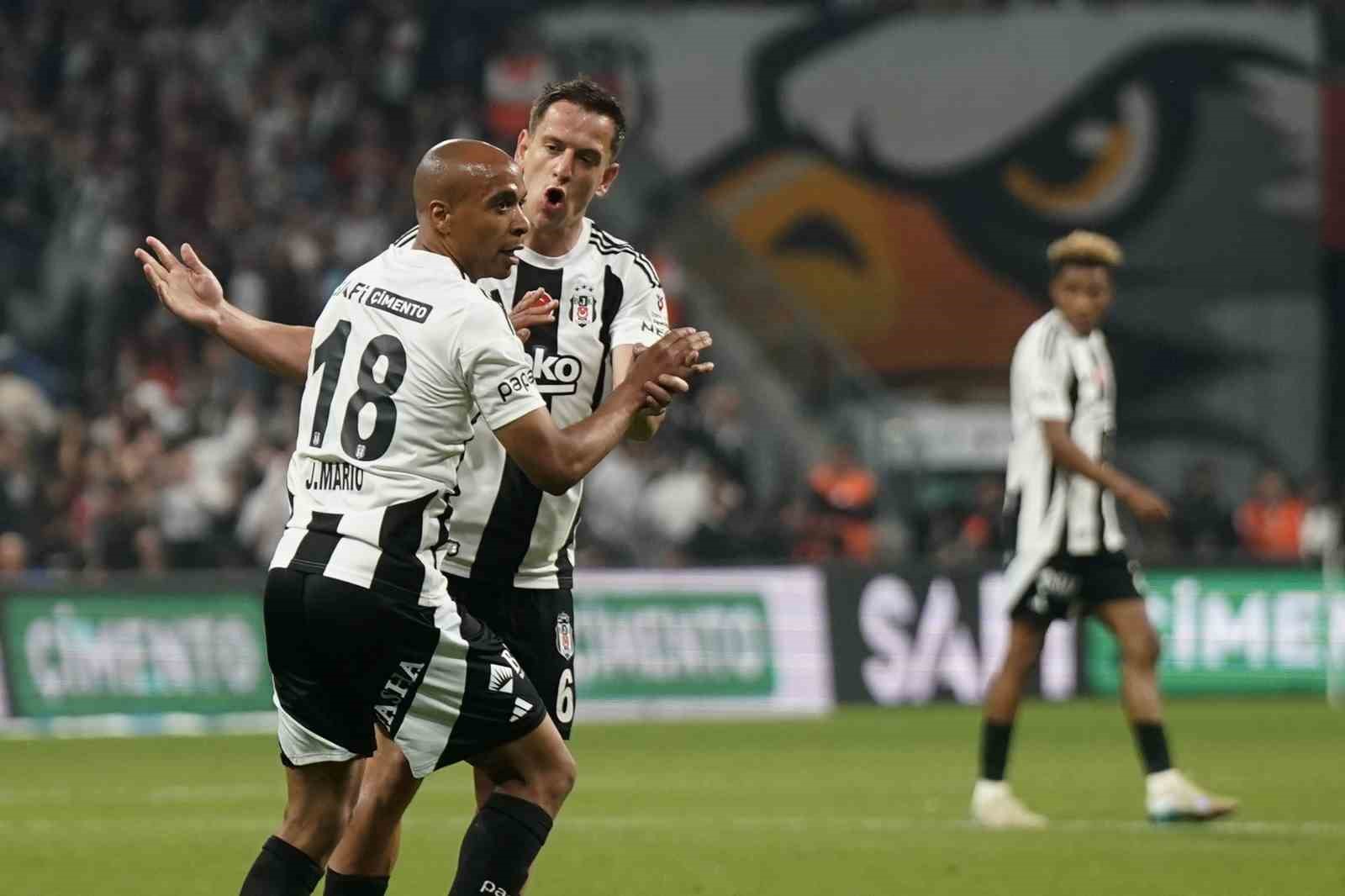 joao-mario-ligdeki-4-golunu-atti