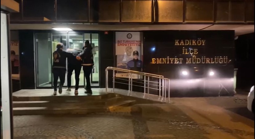 kadikoyde-galatasaray-taraftarina-silahli-saldiri-1-yarali