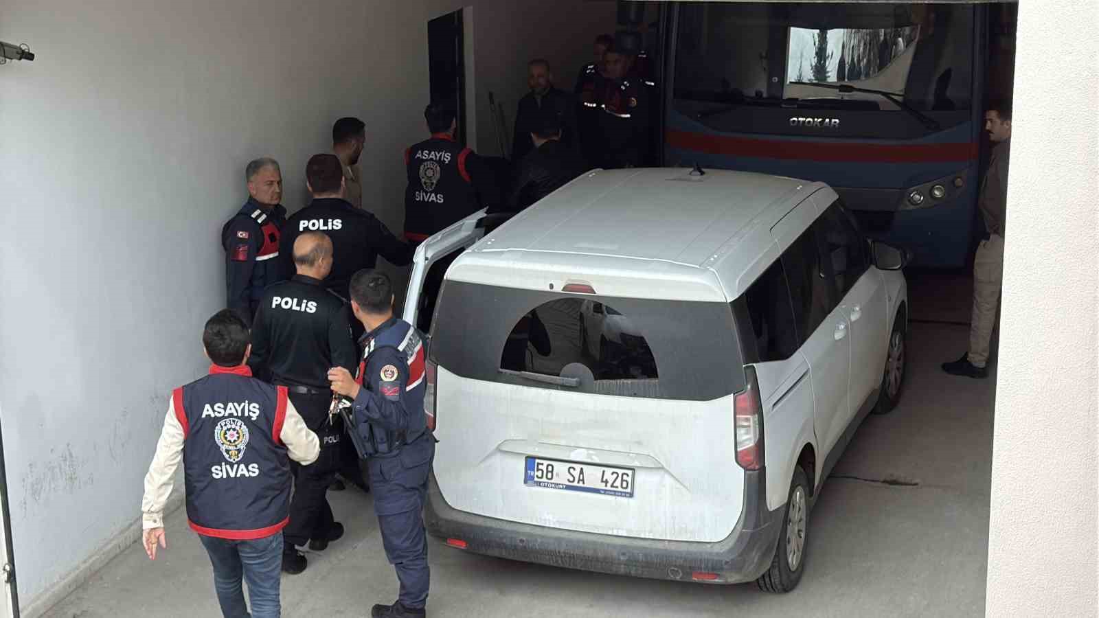 kardeslerin-katil-zanlisi-polis-ifadesinde-susma-hakkini-kullandi