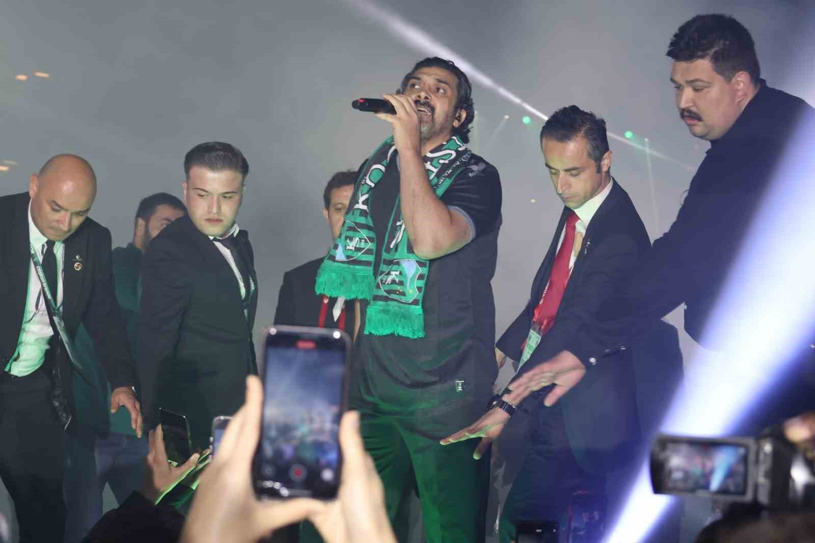 kocaelispor-camiasi-kupayi-unlu-isimlerle-kutladi